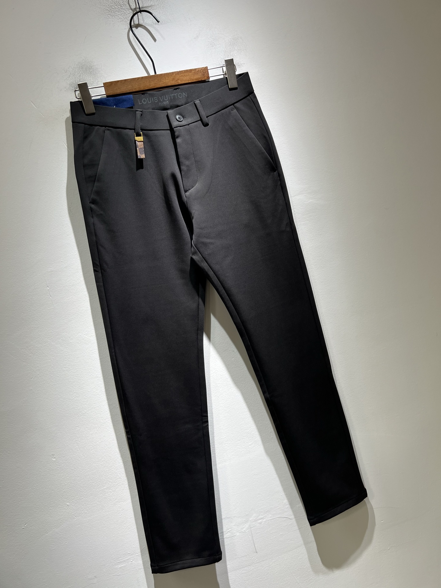 LouisVuitt*路易*登 2025秋冬新款男士休闲西裤，男士经典时尚百搭商务休闲西裤! 都市精英商