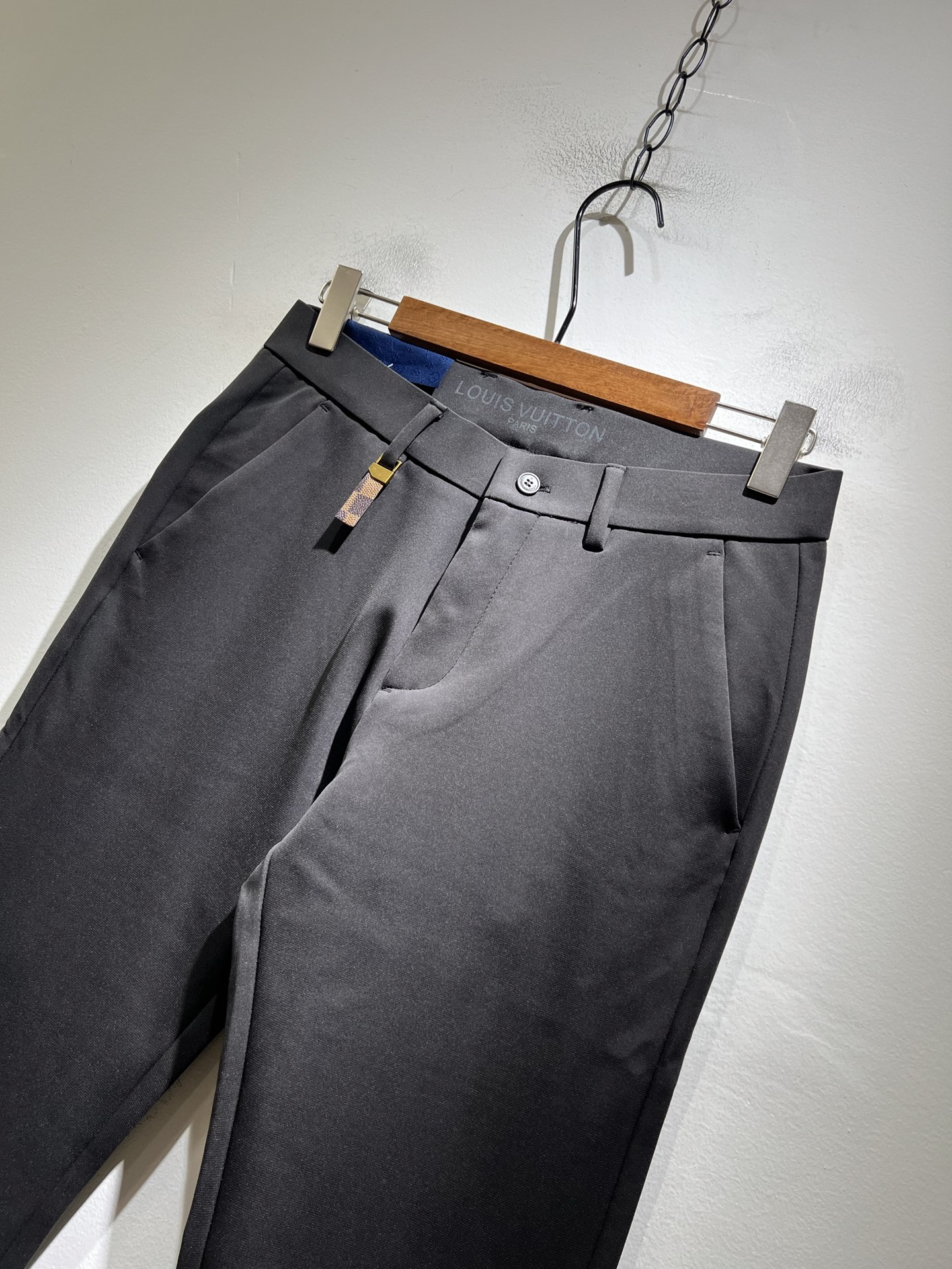 LouisVuitt*路易*登 2025秋冬新款男士休闲西裤，男士经典时尚百搭商务休闲西裤! 都市精英商