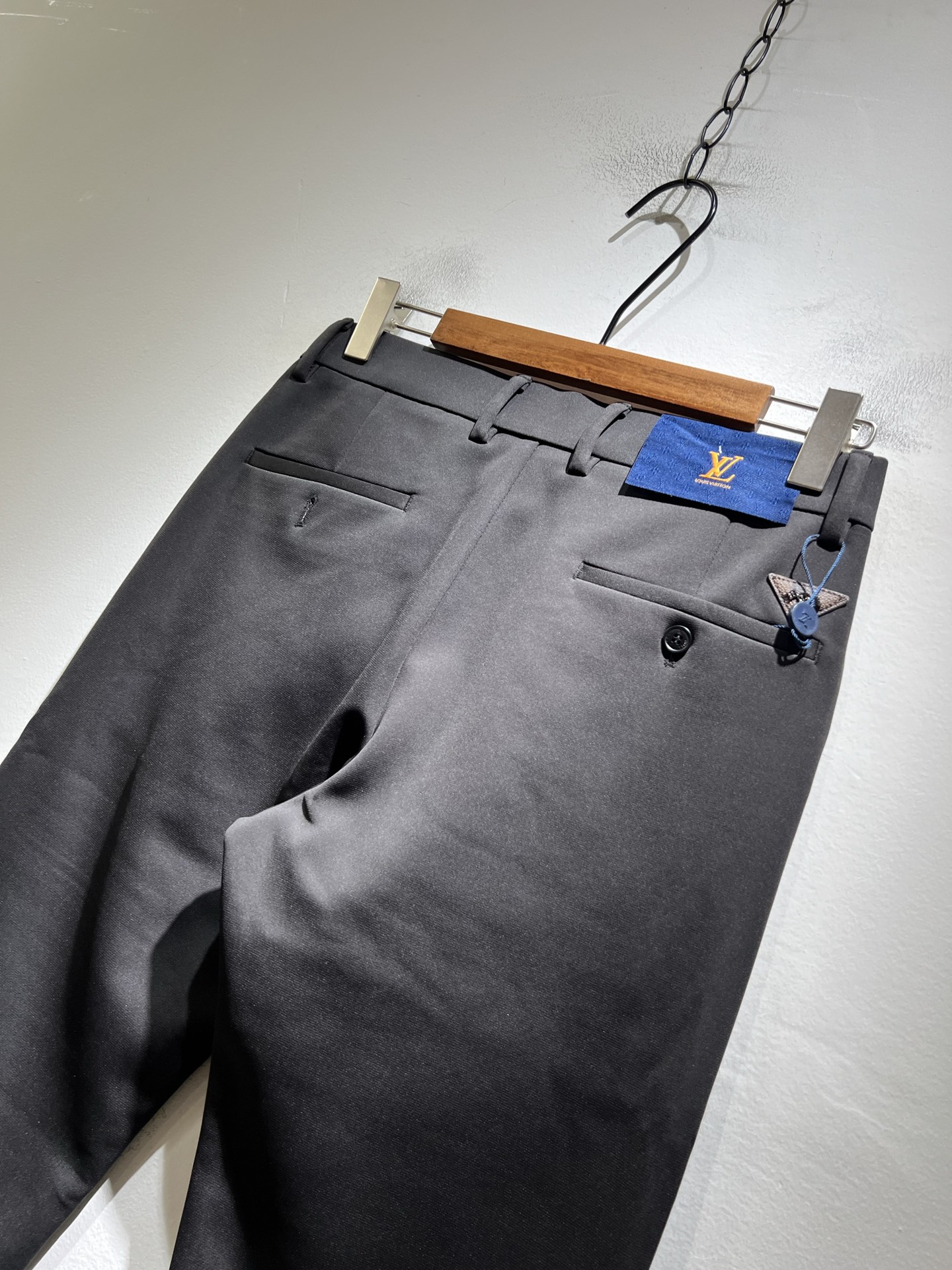 LouisVuitt*路易*登 2025秋冬新款男士休闲西裤，男士经典时尚百搭商务休闲西裤! 都市精英商