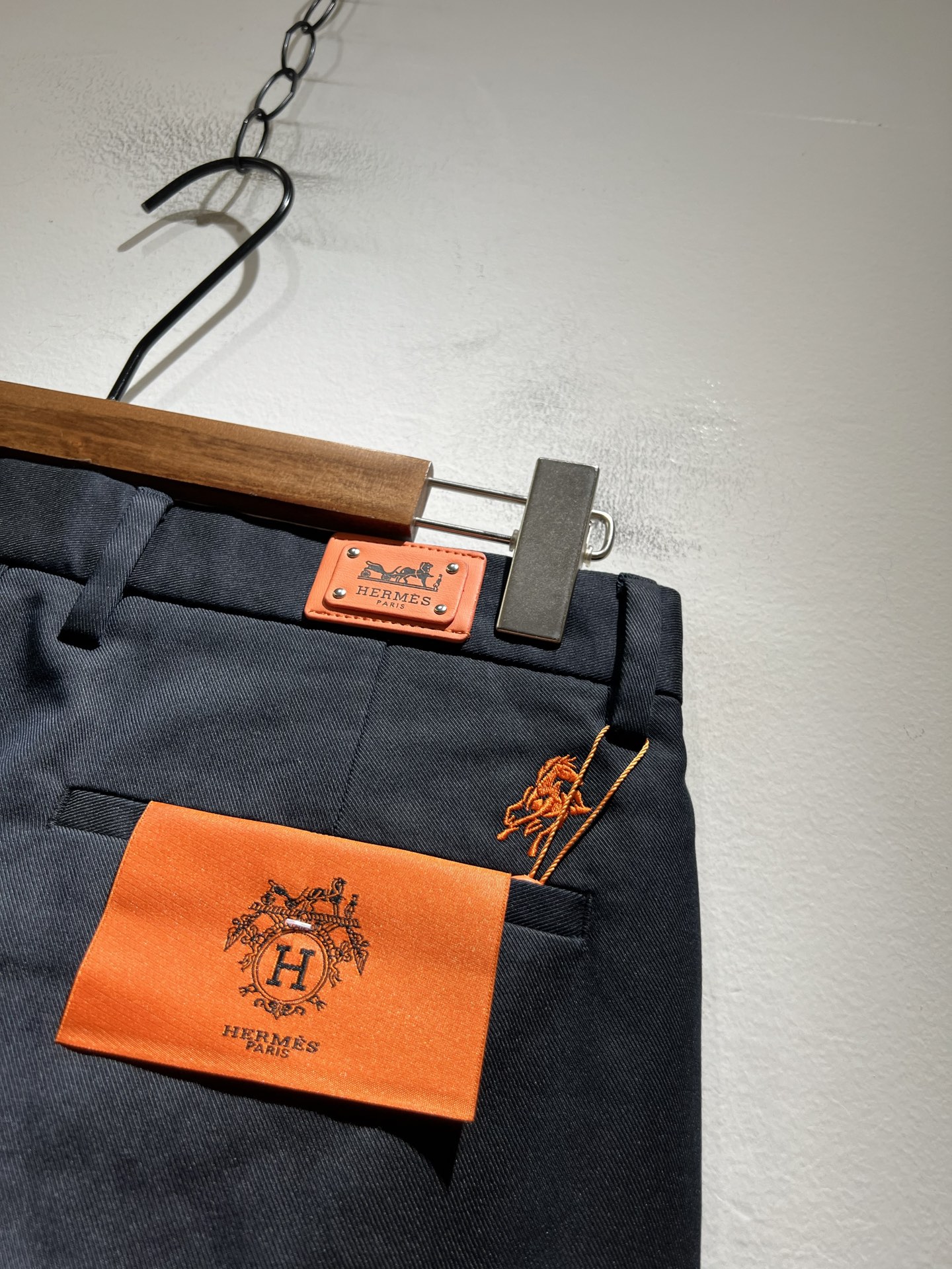 HERM*S 爱*仕 2025秋冬男士高端休闲西裤 海外贸易公司渠道订单 ！男士商务修身直筒西裤！上海恒