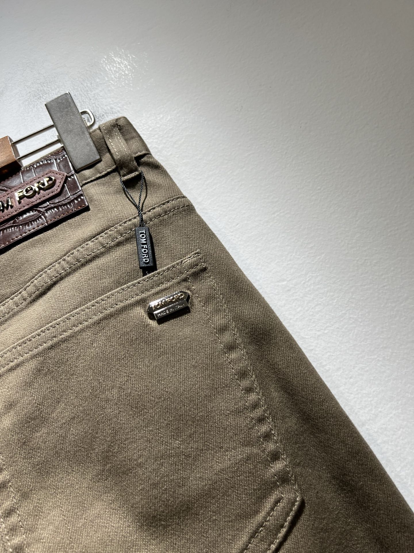 TOM FORD 汤姆福特 2025秋冬新品男士休闲裤，最新的贸易订单全品相！上身舒适透气，不僵硬，整体