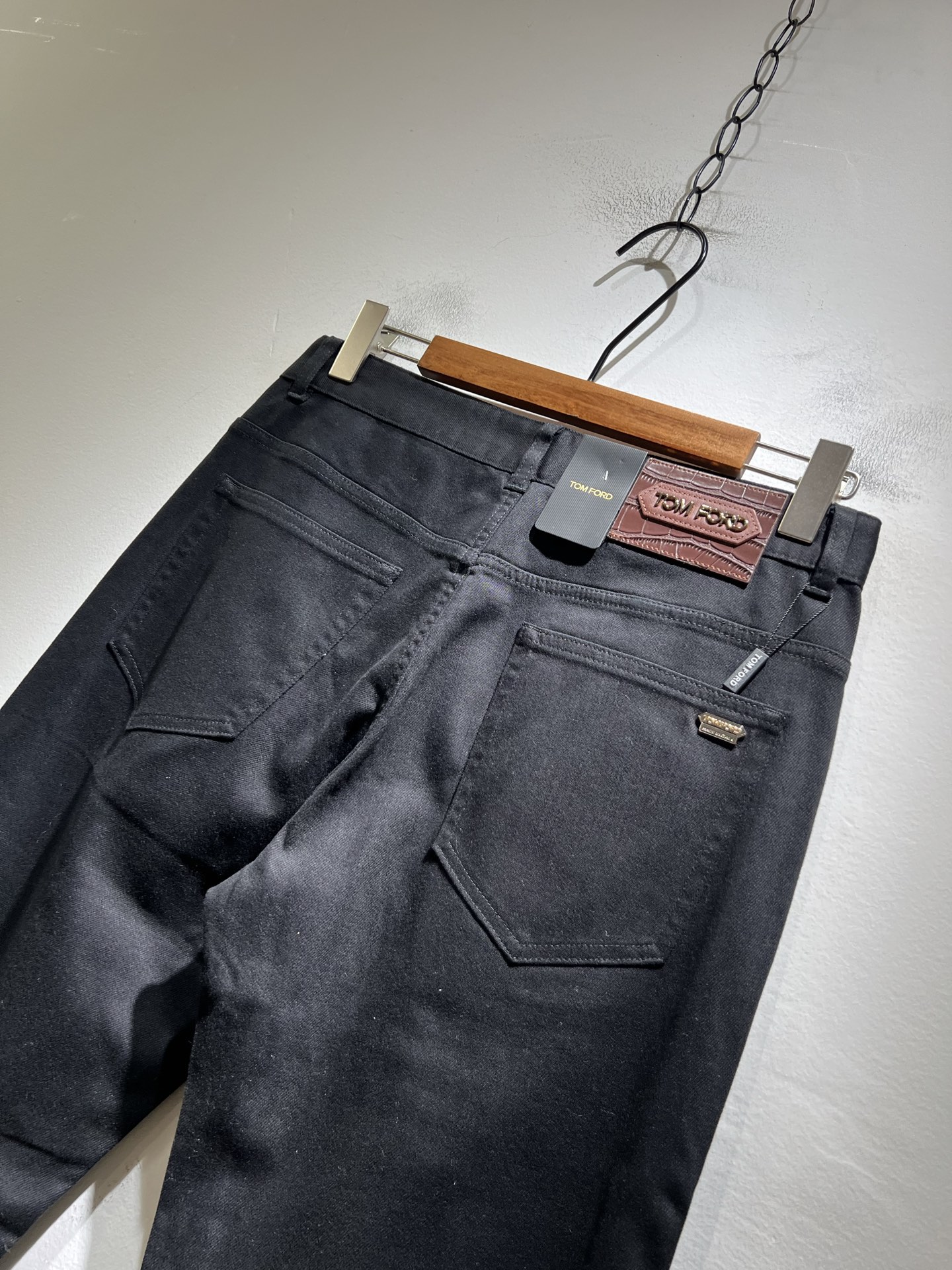 TOM FORD 汤姆福特 2025秋冬新品男士休闲裤，最新的贸易订单全品相！上身舒适透气，不僵硬，整体