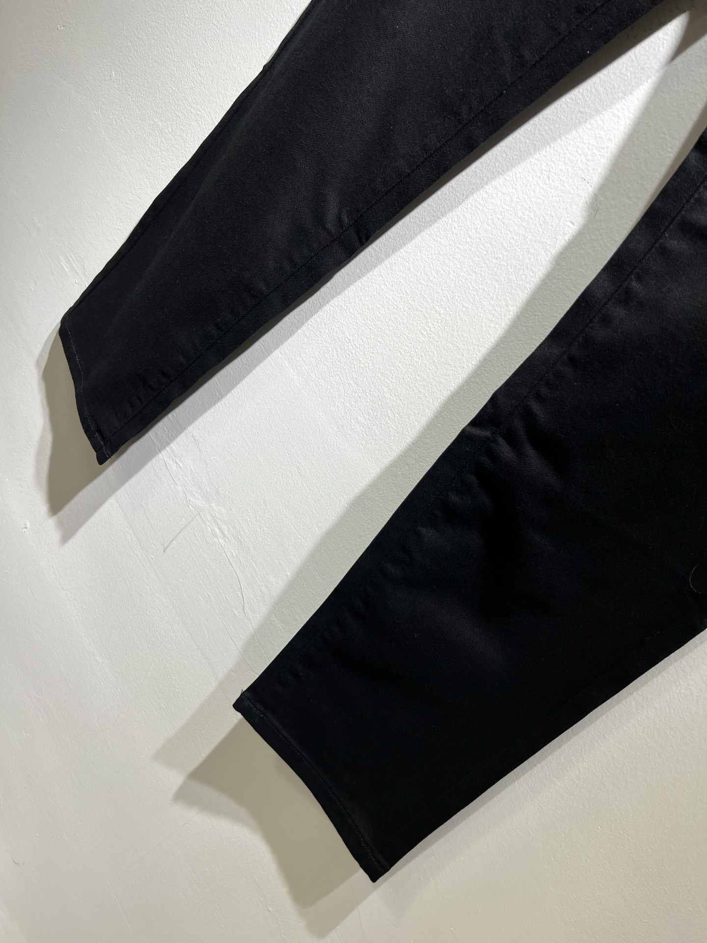 TOM FORD 汤姆福特 2025秋冬新品男士休闲裤，最新的贸易订单全品相！上身舒适透气，不僵硬，整体