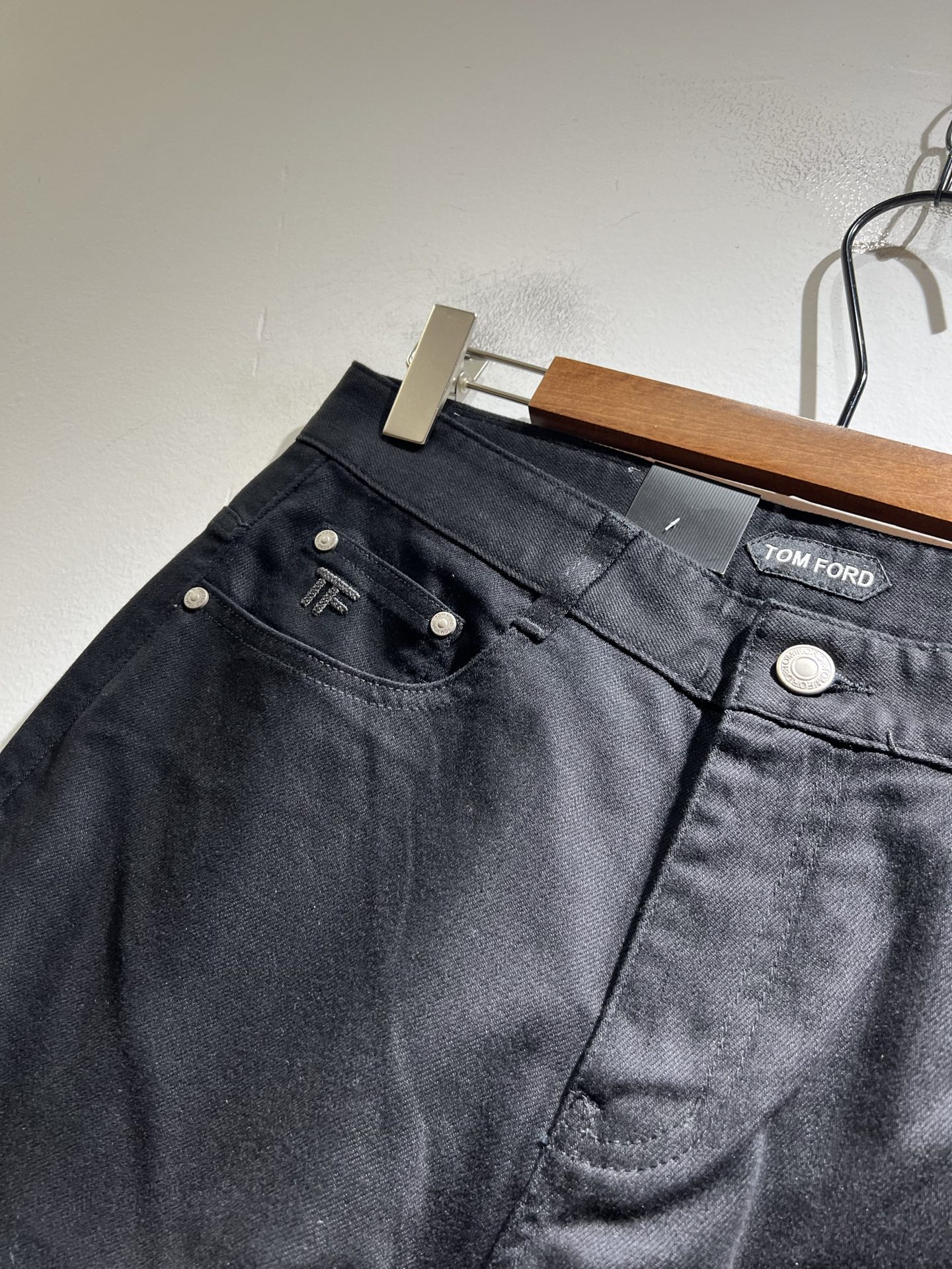 TOM FORD 汤姆福特 2025秋冬新品男士休闲裤，最新的贸易订单全品相！上身舒适透气，不僵硬，整体