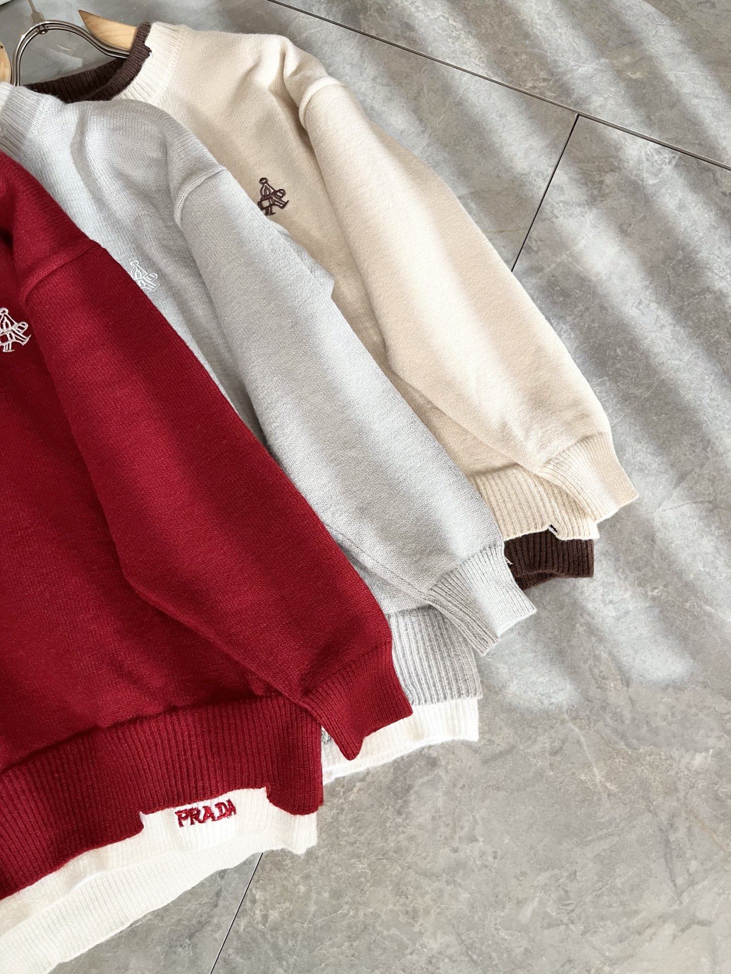 PRAD*A普*达2025秋冬新款男士针织羊毛衫，最新款全网独家首上！！~既经典有时尚百搭，谁不爱啊，将