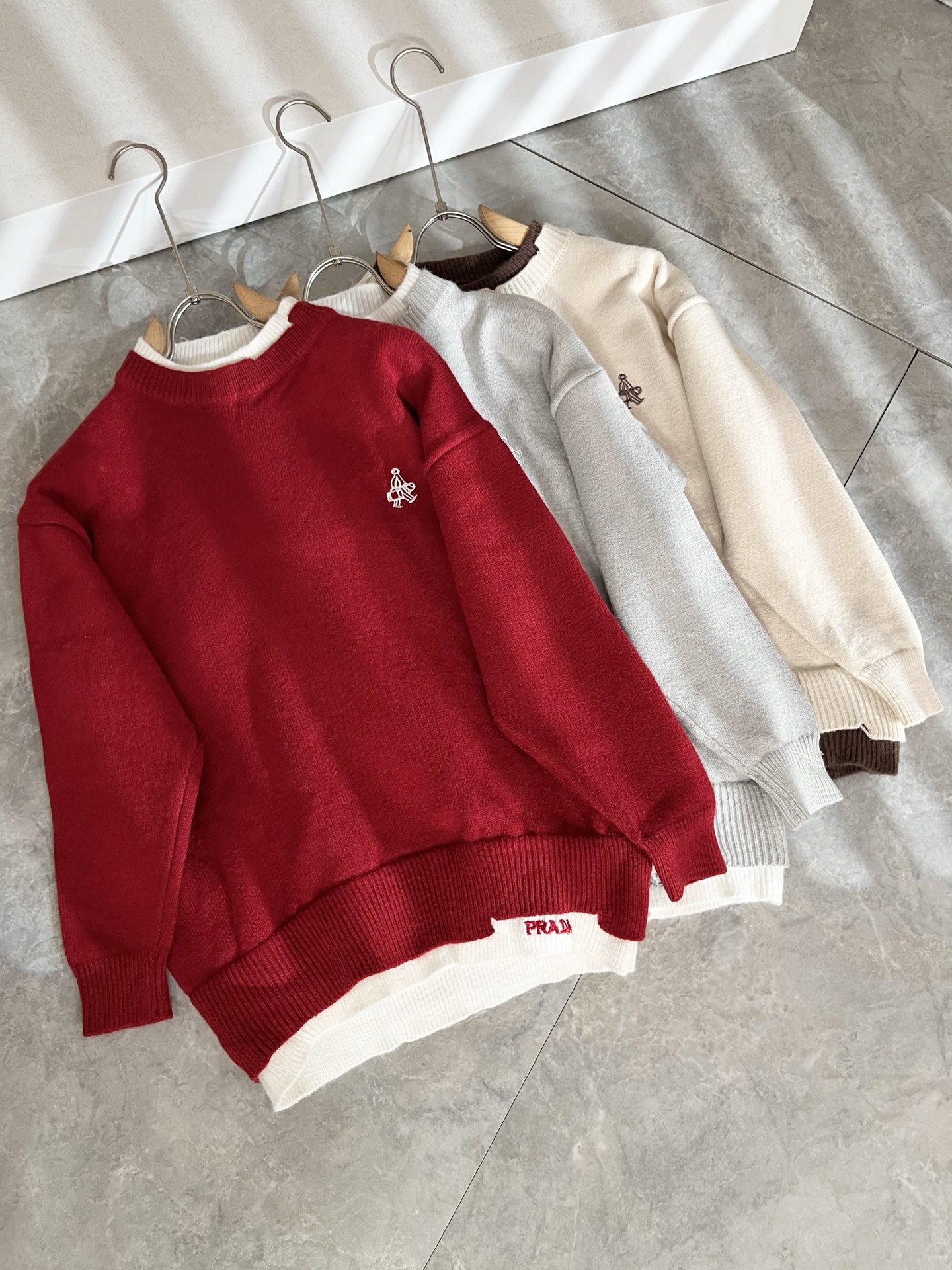 PRAD*A普*达2025秋冬新款男士针织羊毛衫，最新款全网独家首上！！~既经典有时尚百搭，谁不爱啊，将