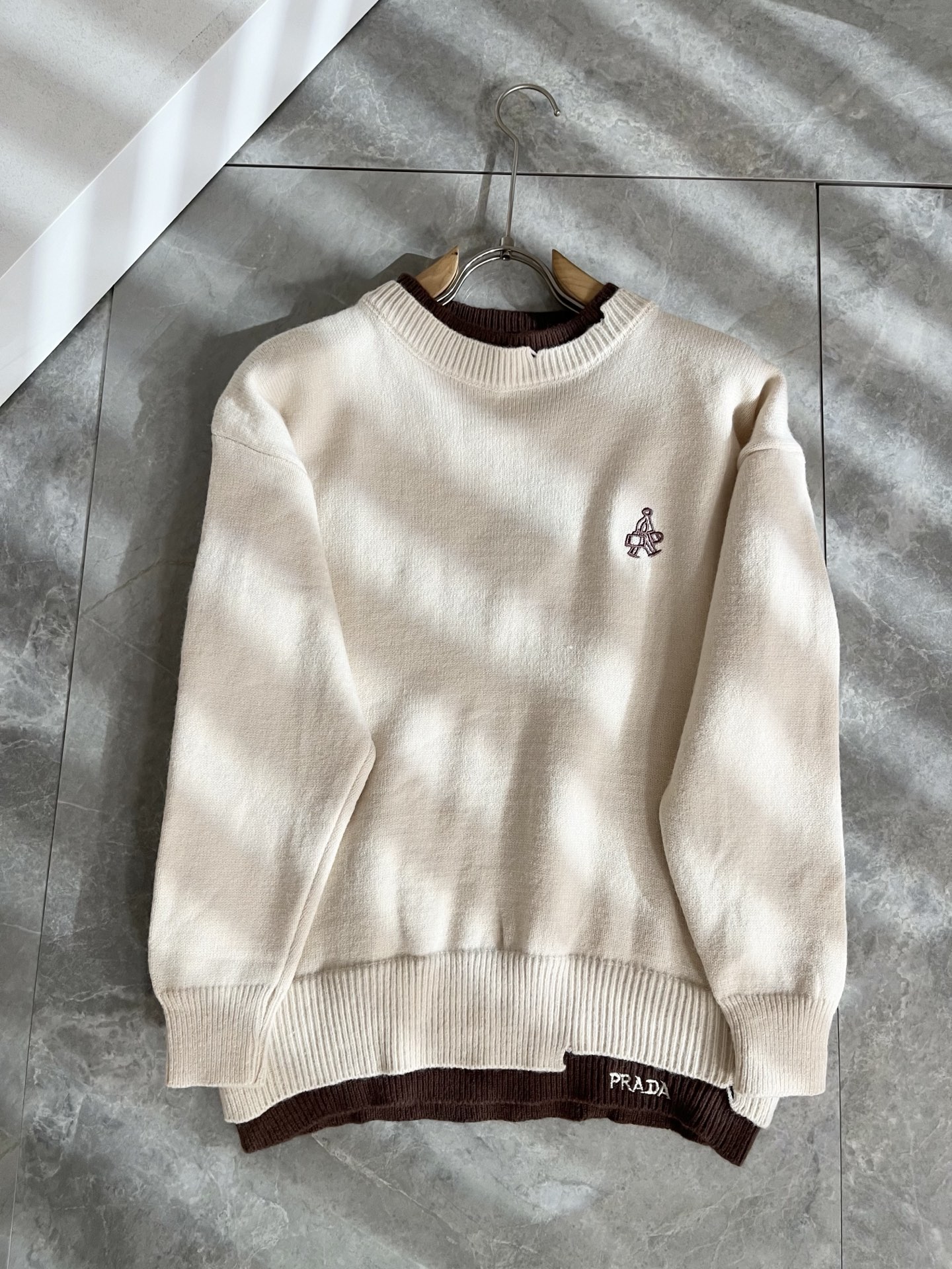 PRAD*A普*达2025秋冬新款男士针织羊毛衫，最新款全网独家首上！！~既经典有时尚百搭，谁不爱啊，将