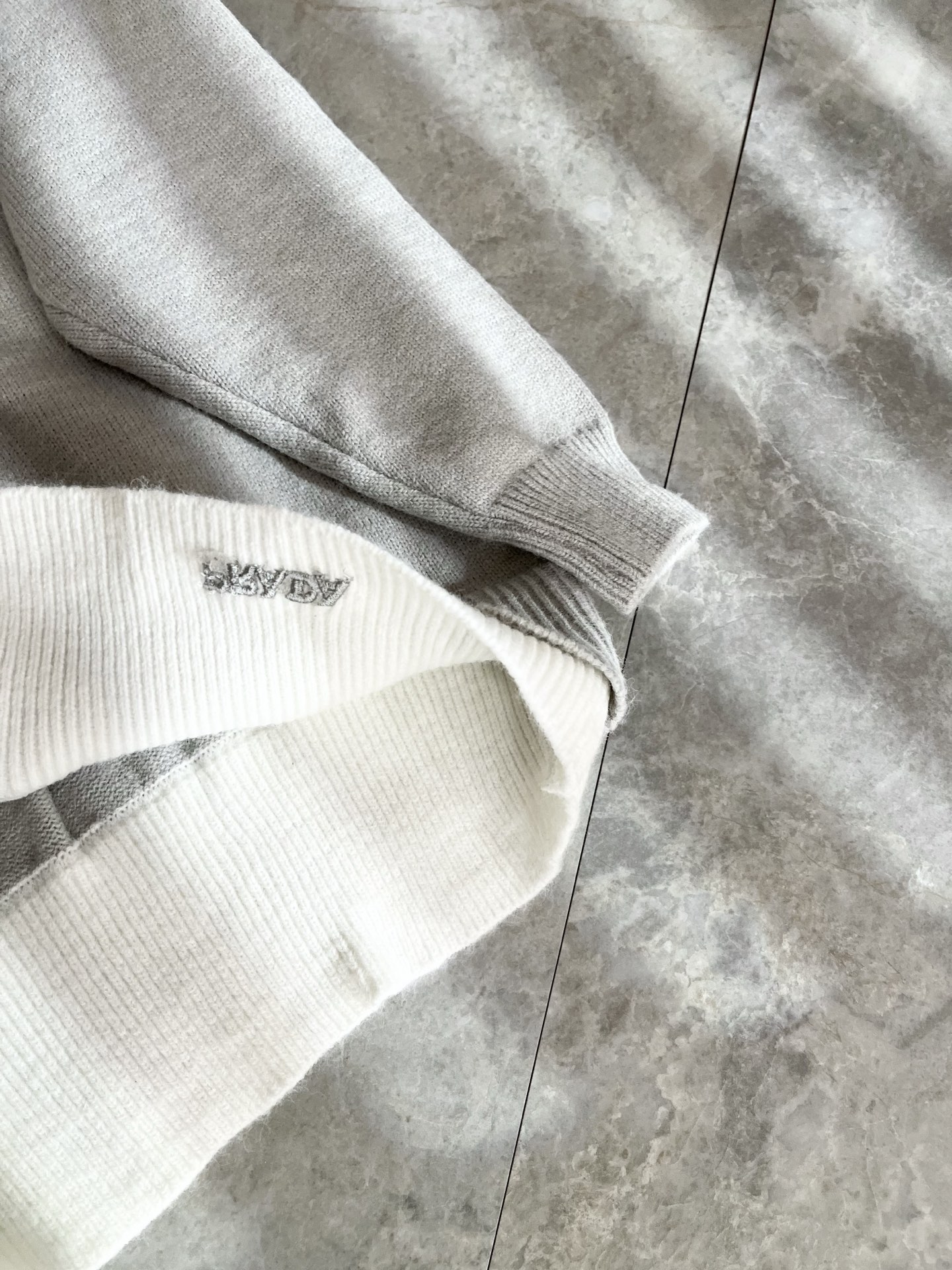 PRAD*A普*达2025秋冬新款男士针织羊毛衫，最新款全网独家首上！！~既经典有时尚百搭，谁不爱啊，将