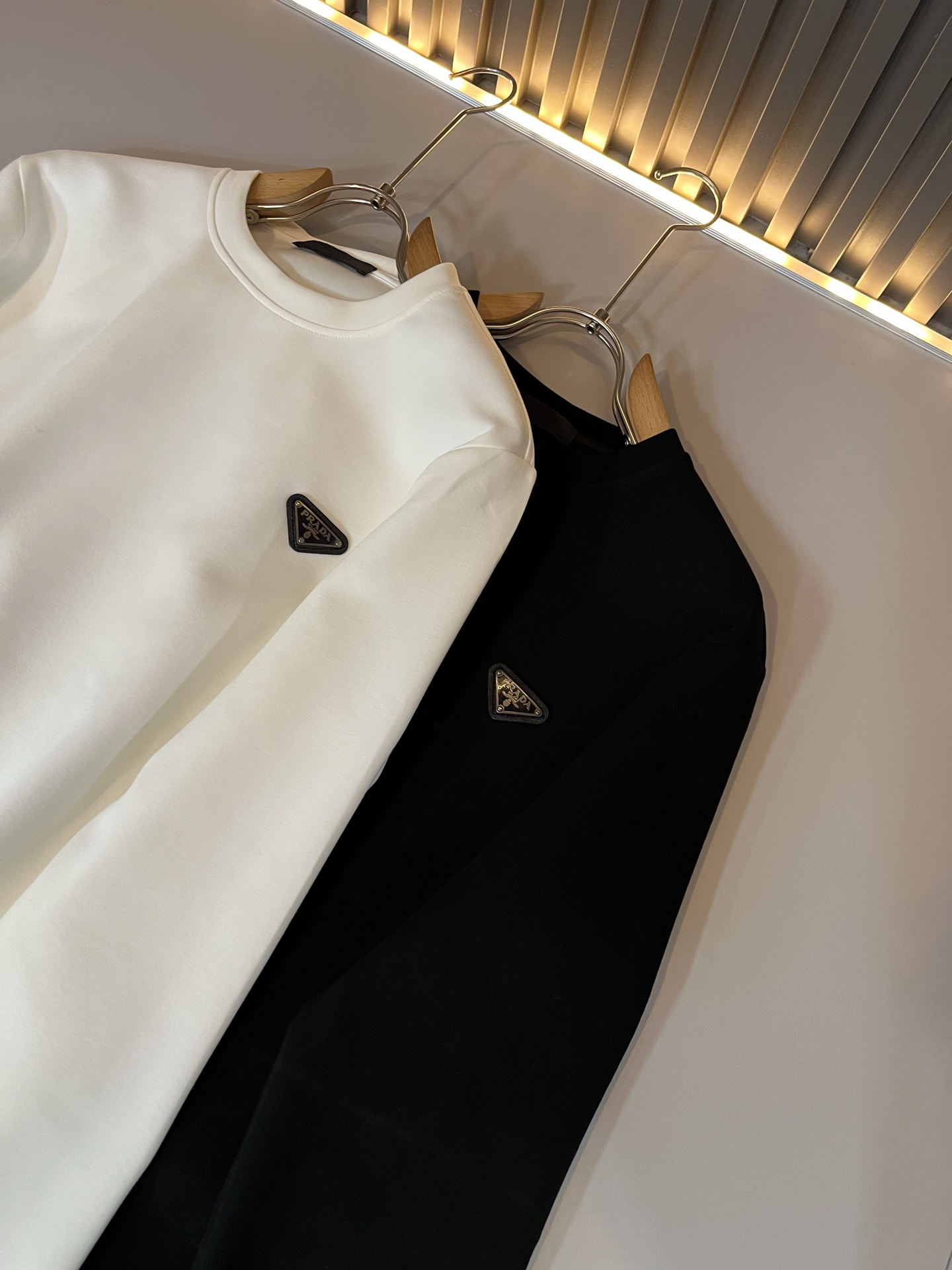 【⚠️最大穿240斤】 PRAD*A普*达2025秋冬新款男女同款👫卫衣，最新款全网独家首上！！~既经典