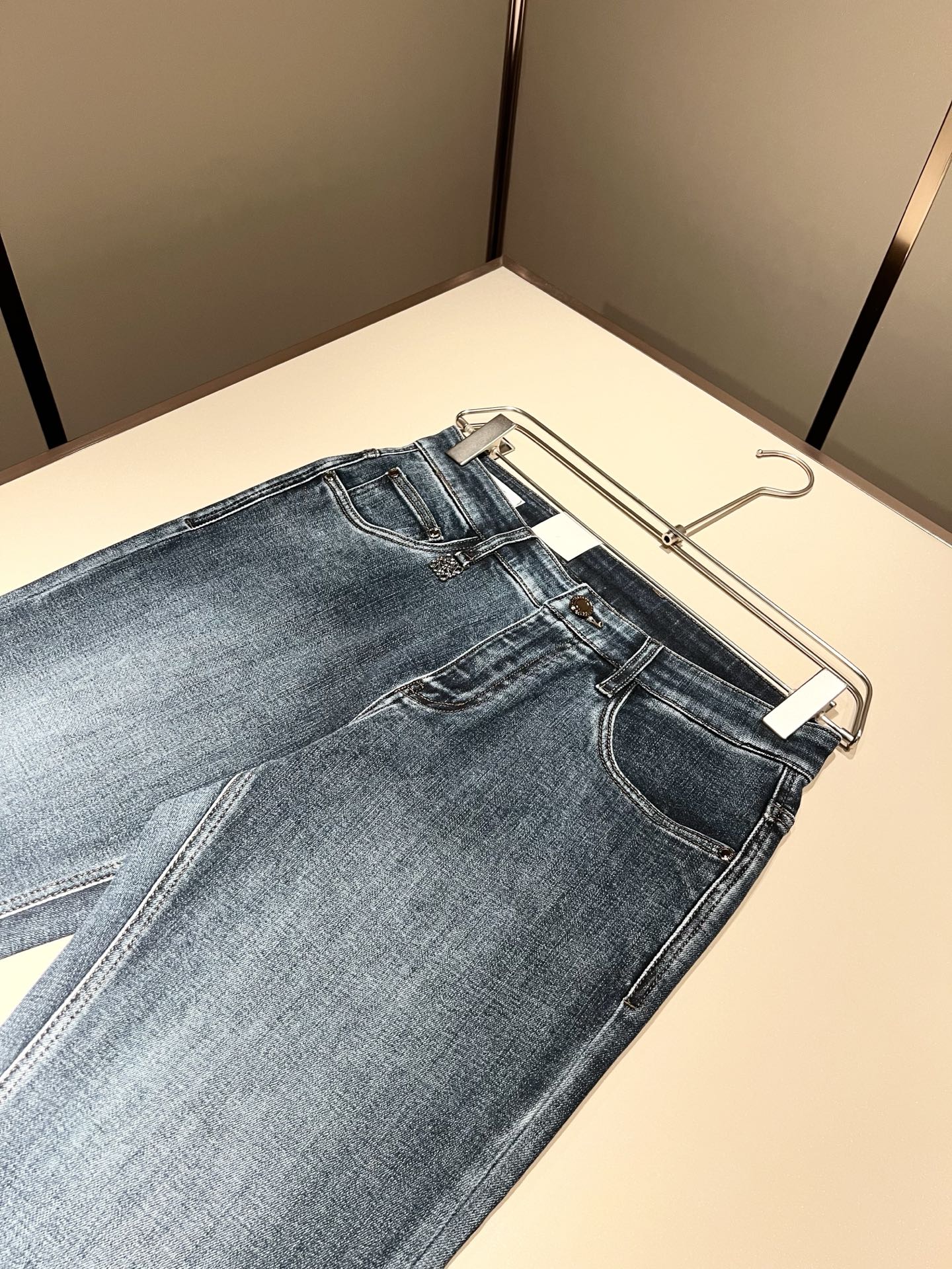 LO*WE/罗*威2025秋冬新品男士时装款高端休闲裤，香港洋行渠道货，日本原厂出品，纯血统品质，完美延