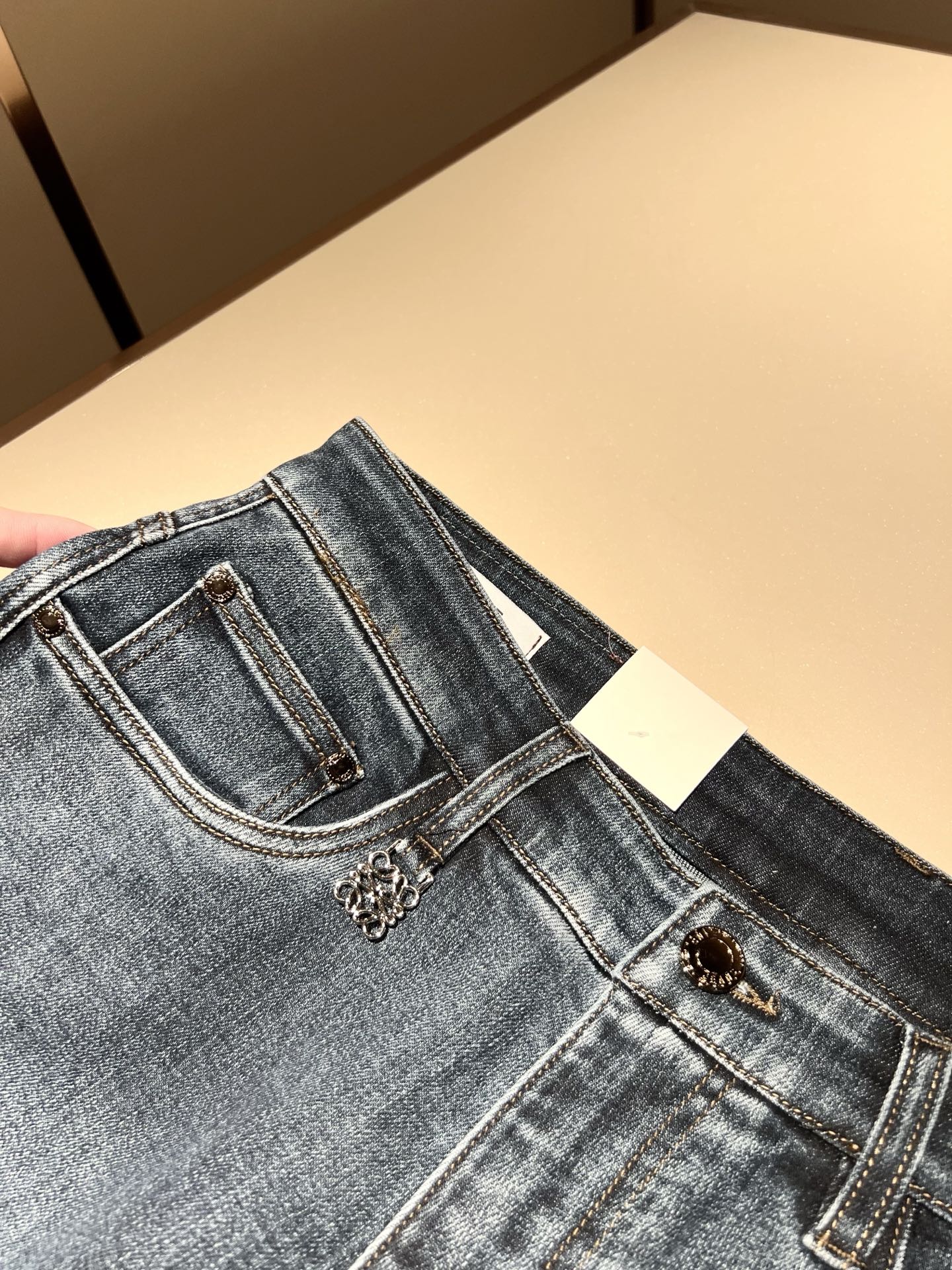 LO*WE/罗*威2025秋冬新品男士时装款高端休闲裤，香港洋行渠道货，日本原厂出品，纯血统品质，完美延