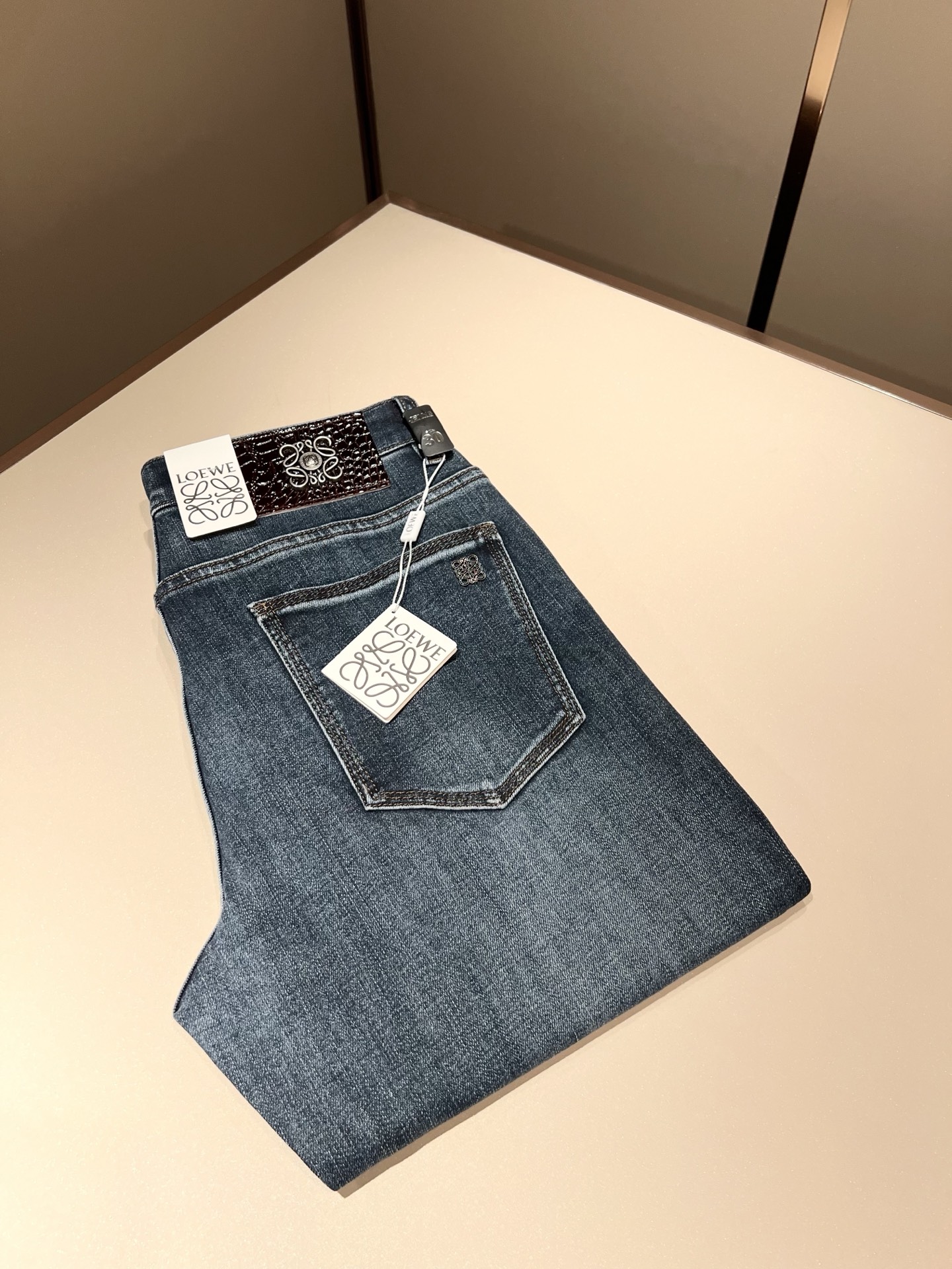 LO*WE/罗*威2025秋冬新品男士时装款高端休闲裤，香港洋行渠道货，日本原厂出品，纯血统品质，完美延