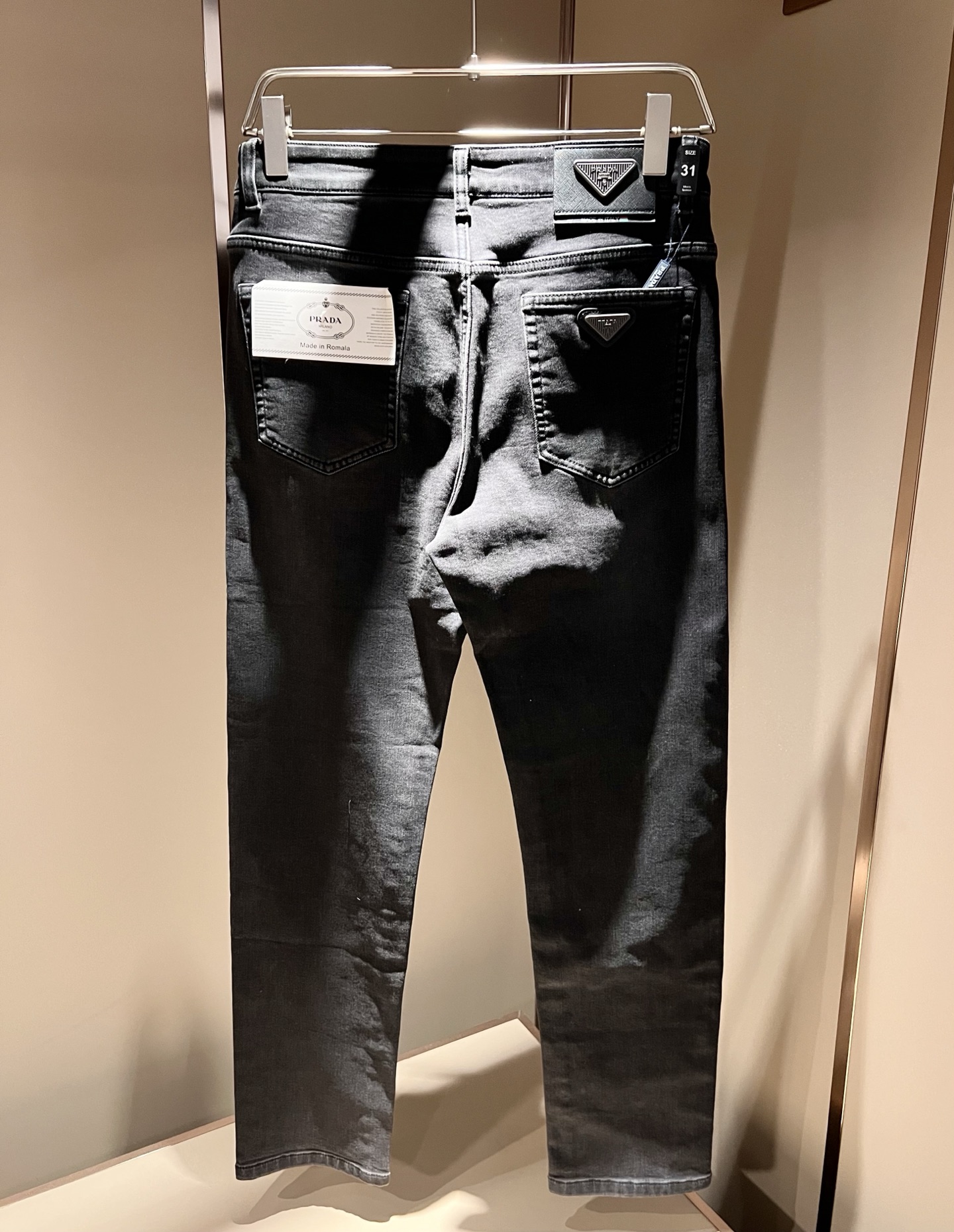 PRA*DA 普拉达 2025秋冬新品发售！牛仔高级百搭实用主义不哗众取宠！港澳台地区限定款！！立体裁剪