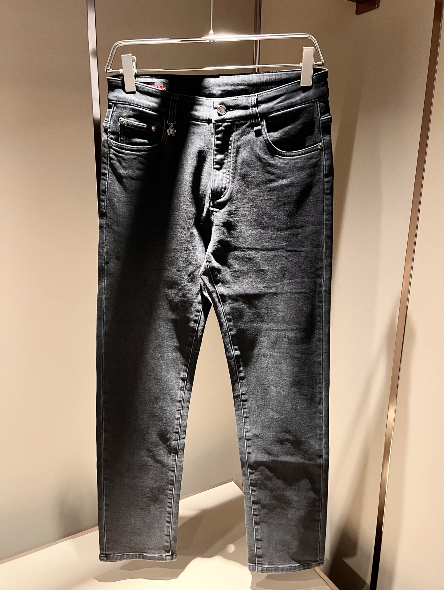 PRA*DA 普拉达 2025秋冬新品发售！牛仔高级百搭实用主义不哗众取宠！港澳台地区限定款！！立体裁剪