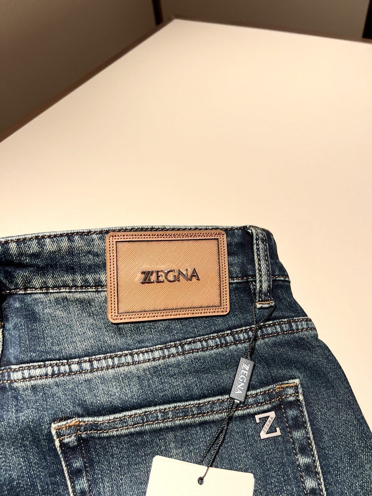 Zegna 杰尼亚 2025秋冬新款男士休闲牛仔裤，压轴的渠道货出现了！！柜台同步销售！ 毫不夸张的说，