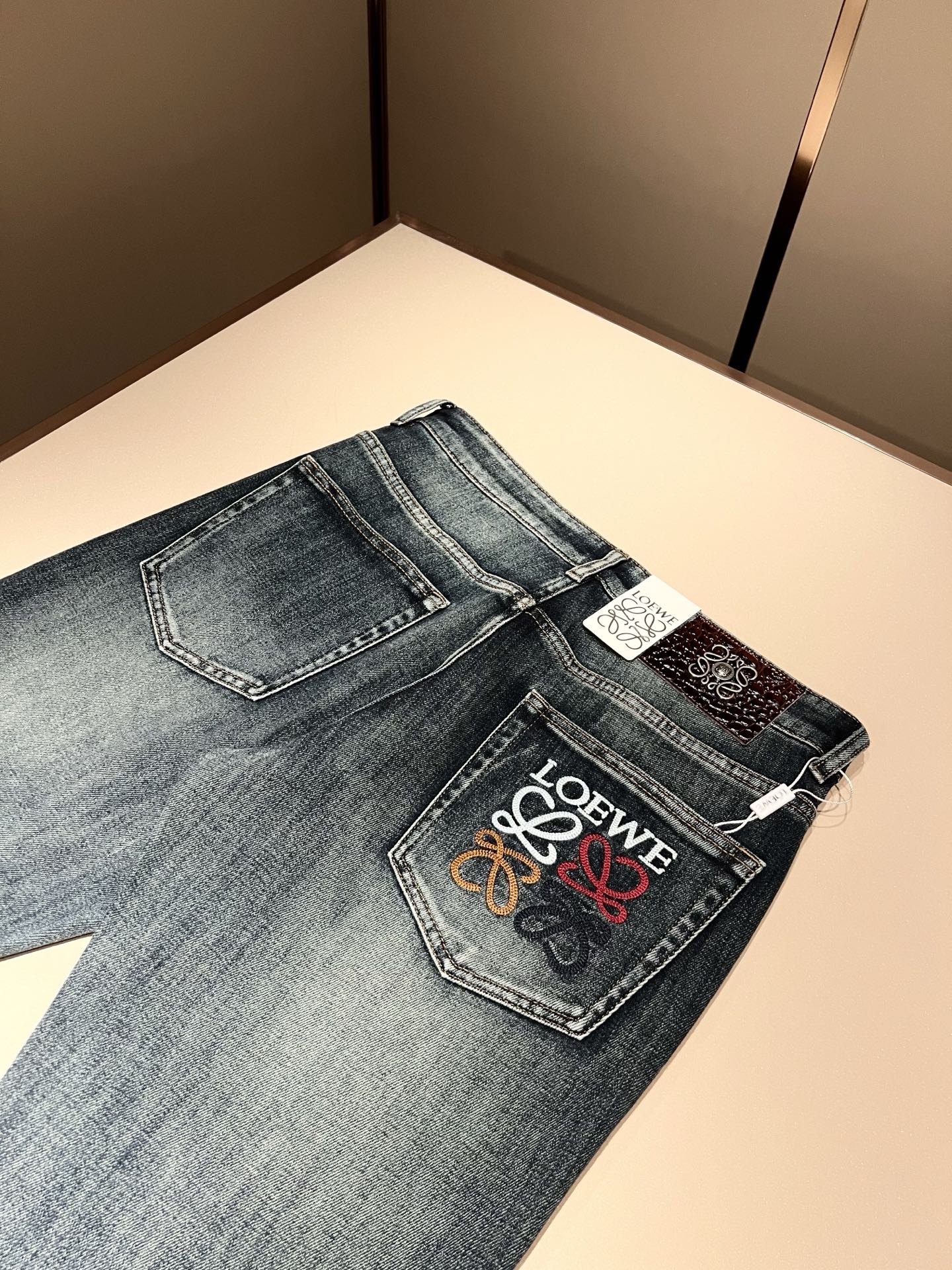 LO*WE/罗*威2025秋冬新品男士时装款高端休闲裤，香港洋行渠道货，日本原厂出品，纯血统品质，完美延