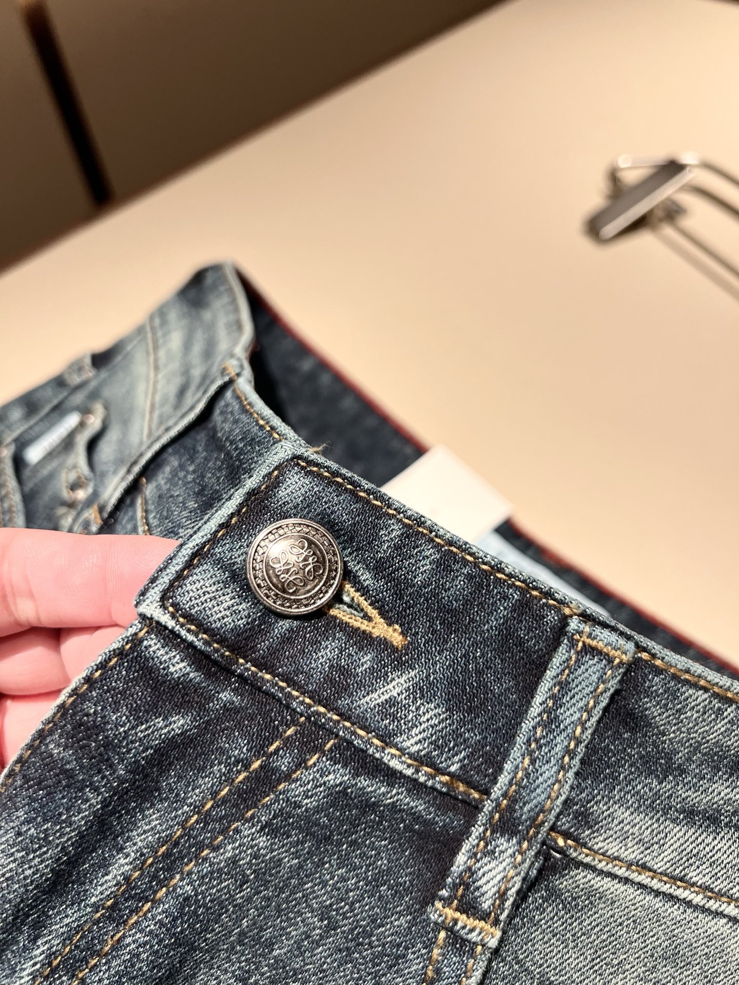 LO*WE/罗*威2025秋冬新品男士时装款高端休闲裤，香港洋行渠道货，日本原厂出品，纯血统品质，完美延