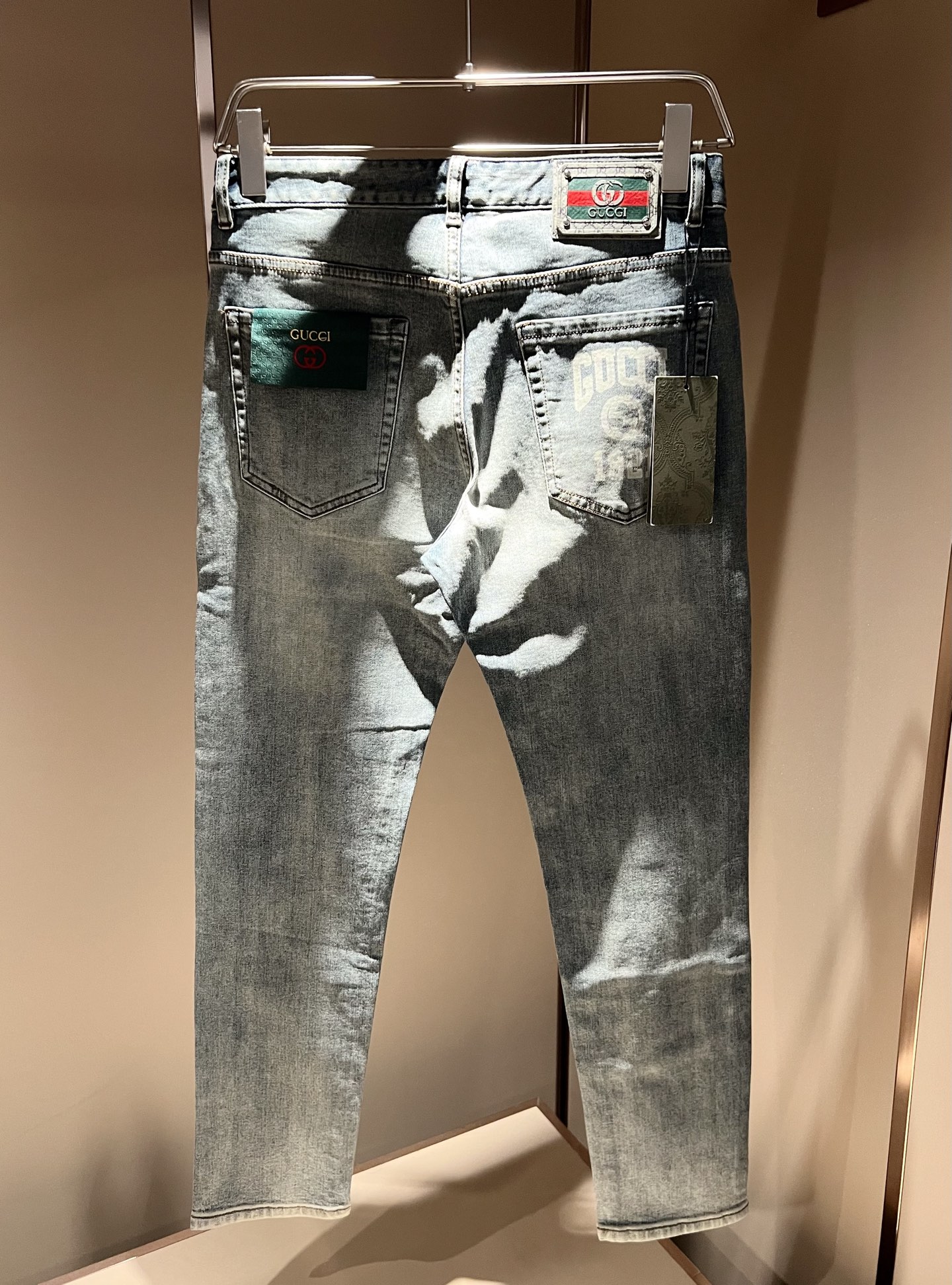 Guc*古奇 2025秋冬新品男士高端休闲百搭四季通勤修身剪裁牛仔裤！对于粉丝来说，这样大气的经典设计足