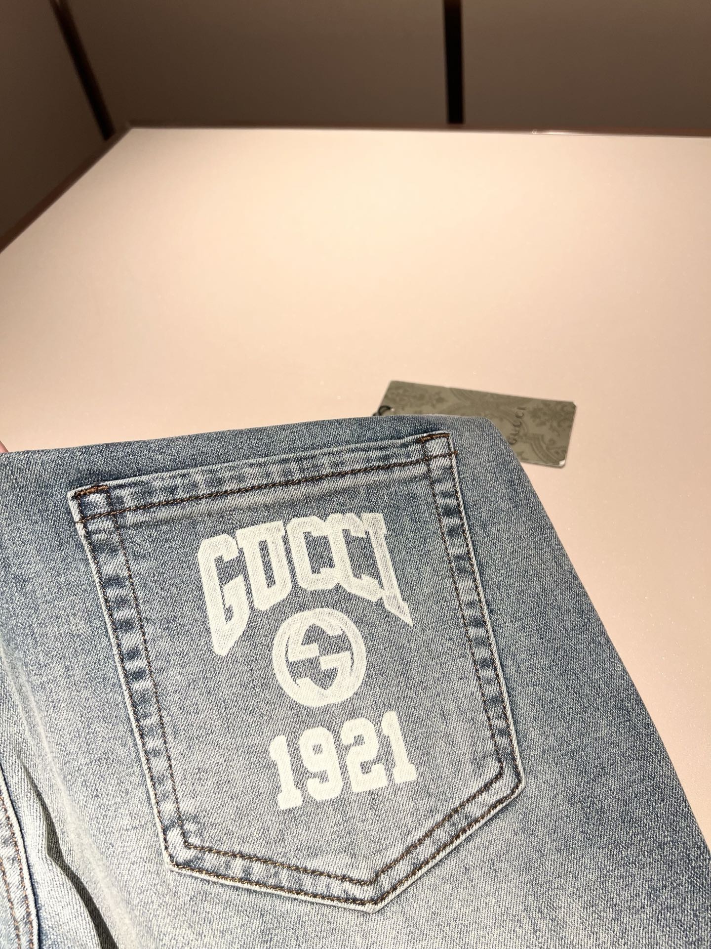 Guc*古奇 2025秋冬新品男士高端休闲百搭四季通勤修身剪裁牛仔裤！对于粉丝来说，这样大气的经典设计足