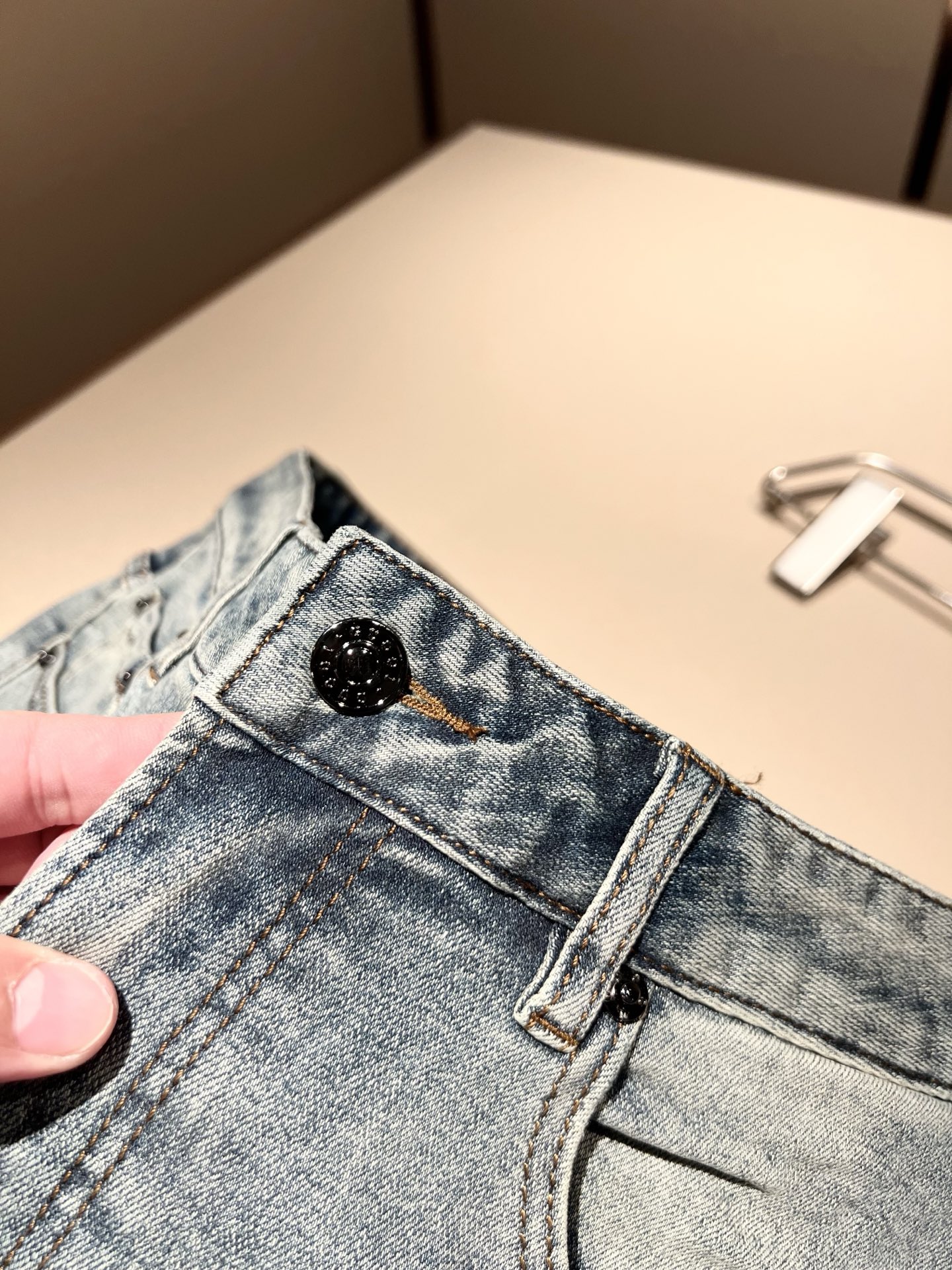 Guc*古奇 2025秋冬新品男士高端休闲百搭四季通勤修身剪裁牛仔裤！对于粉丝来说，这样大气的经典设计足