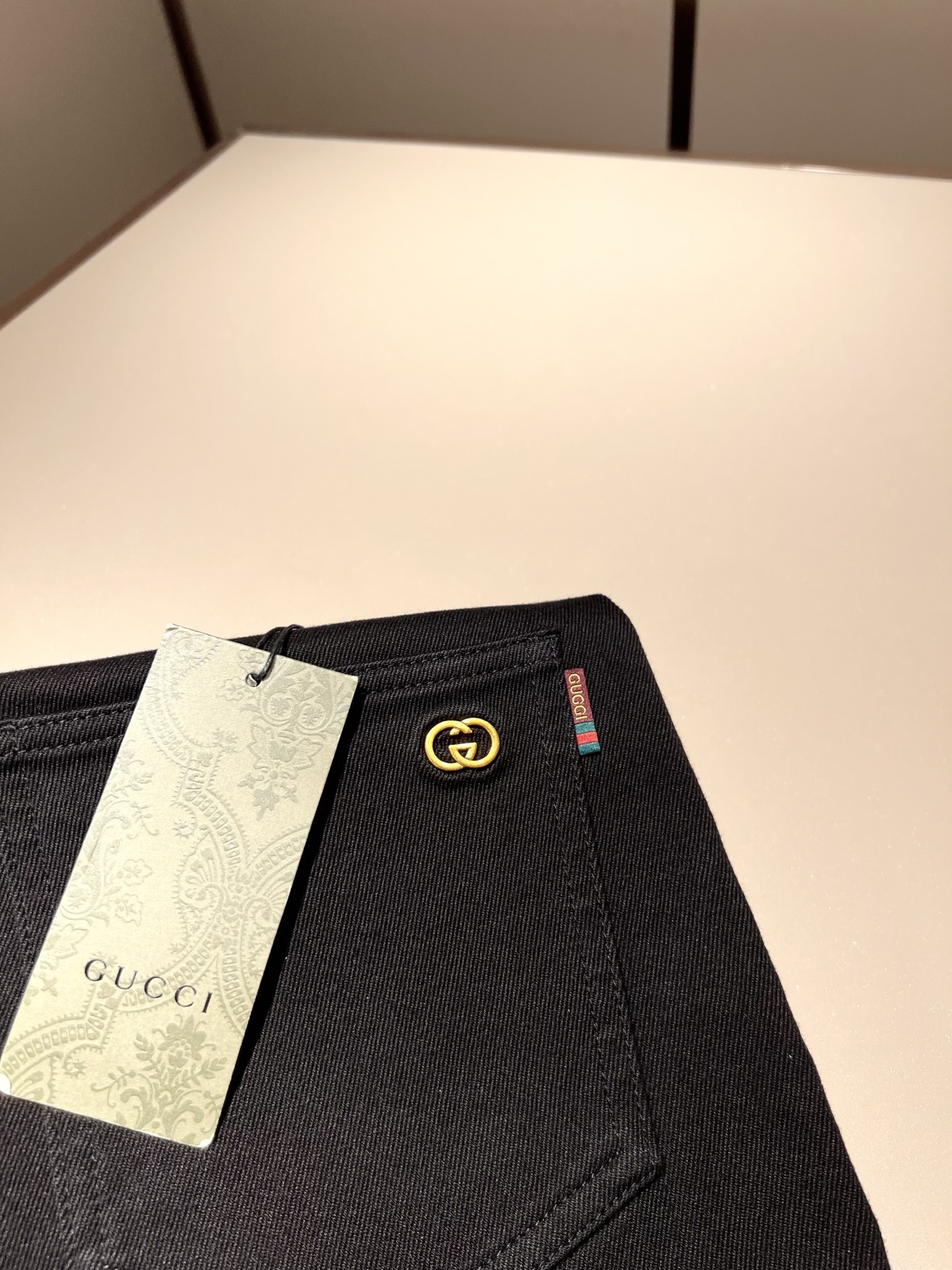 Guc*古奇 2025秋冬新品男士高端休闲百搭四季通勤修身剪裁牛仔裤！对于粉丝来说，这样大气的经典设计足