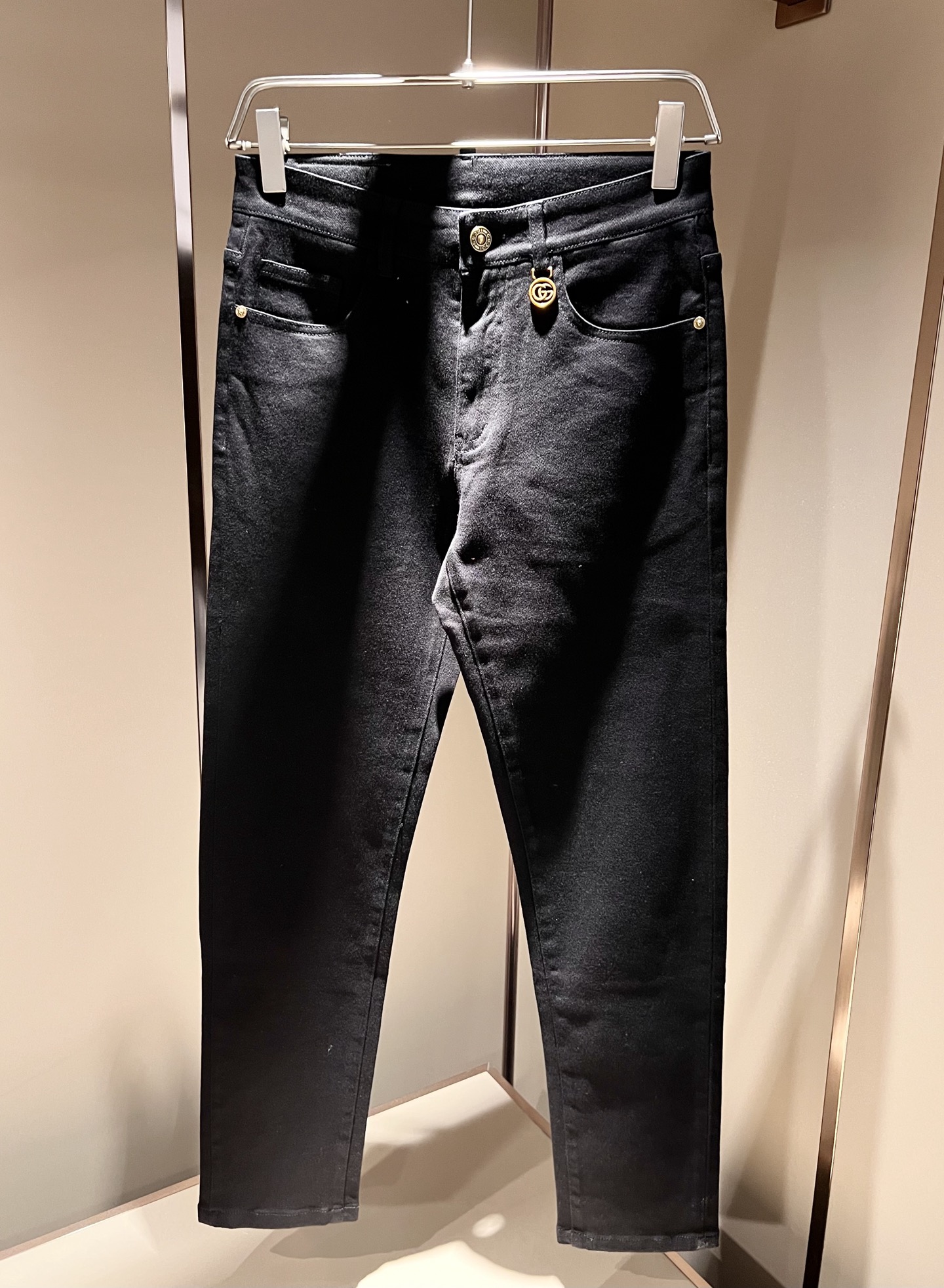 Guc*古奇 2025秋冬新品男士高端休闲百搭四季通勤修身剪裁牛仔裤！对于粉丝来说，这样大气的经典设计足