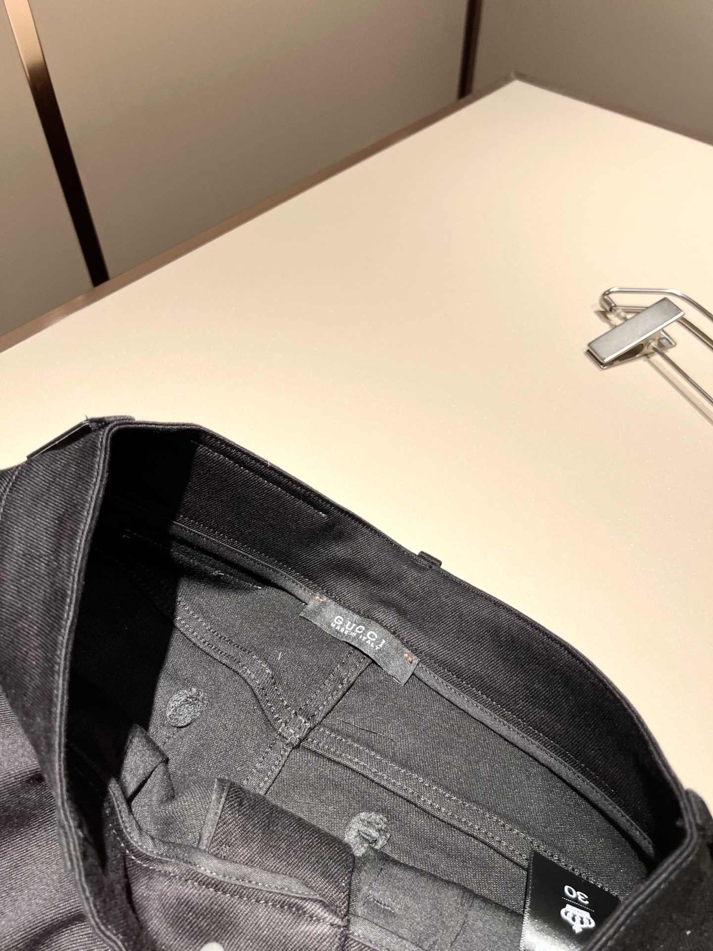 Guc*古奇 2025秋冬新品男士高端休闲百搭四季通勤修身剪裁牛仔裤！对于粉丝来说，这样大气的经典设计足