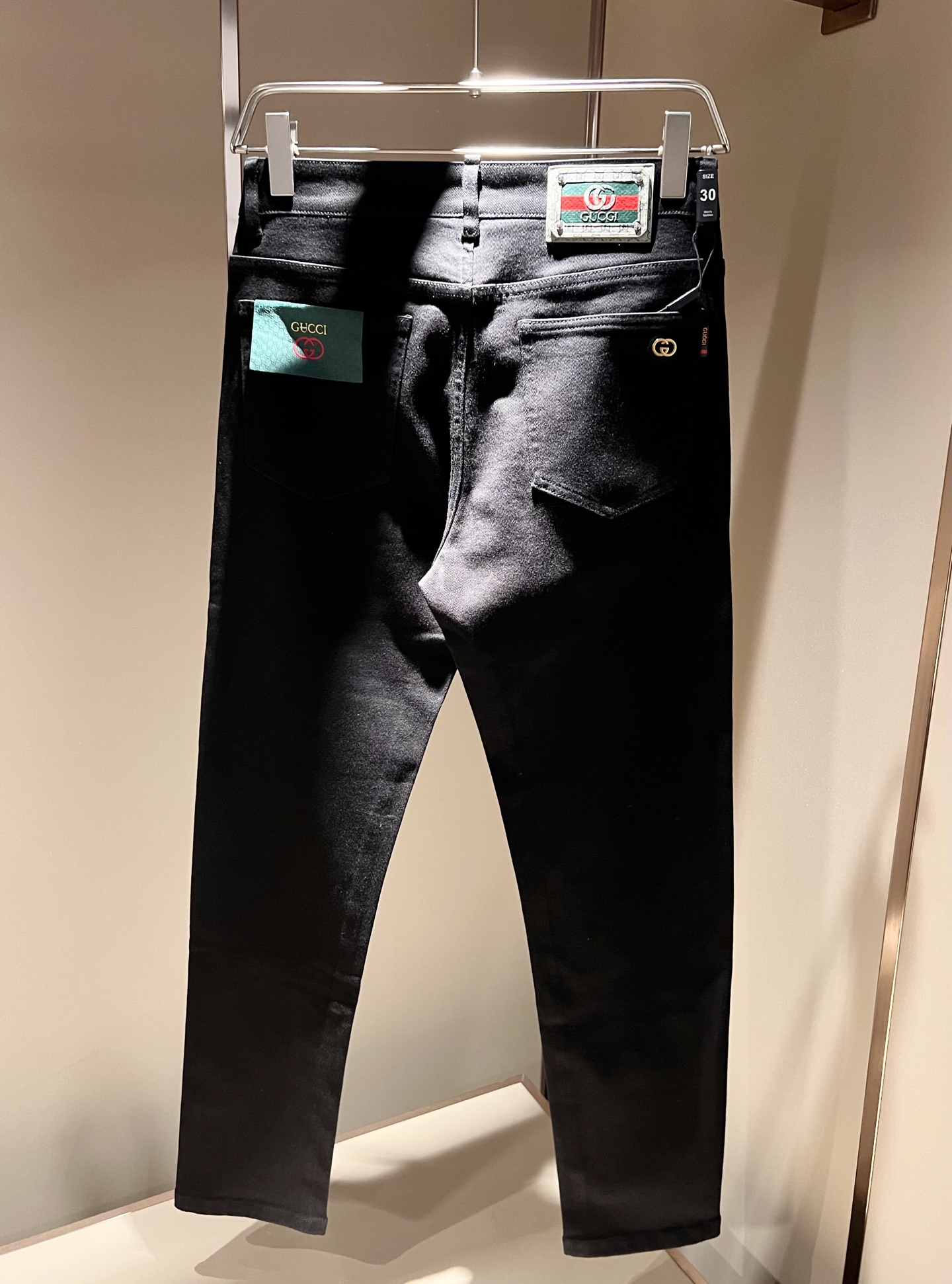 Guc*古奇 2025秋冬新品男士高端休闲百搭四季通勤修身剪裁牛仔裤！对于粉丝来说，这样大气的经典设计足