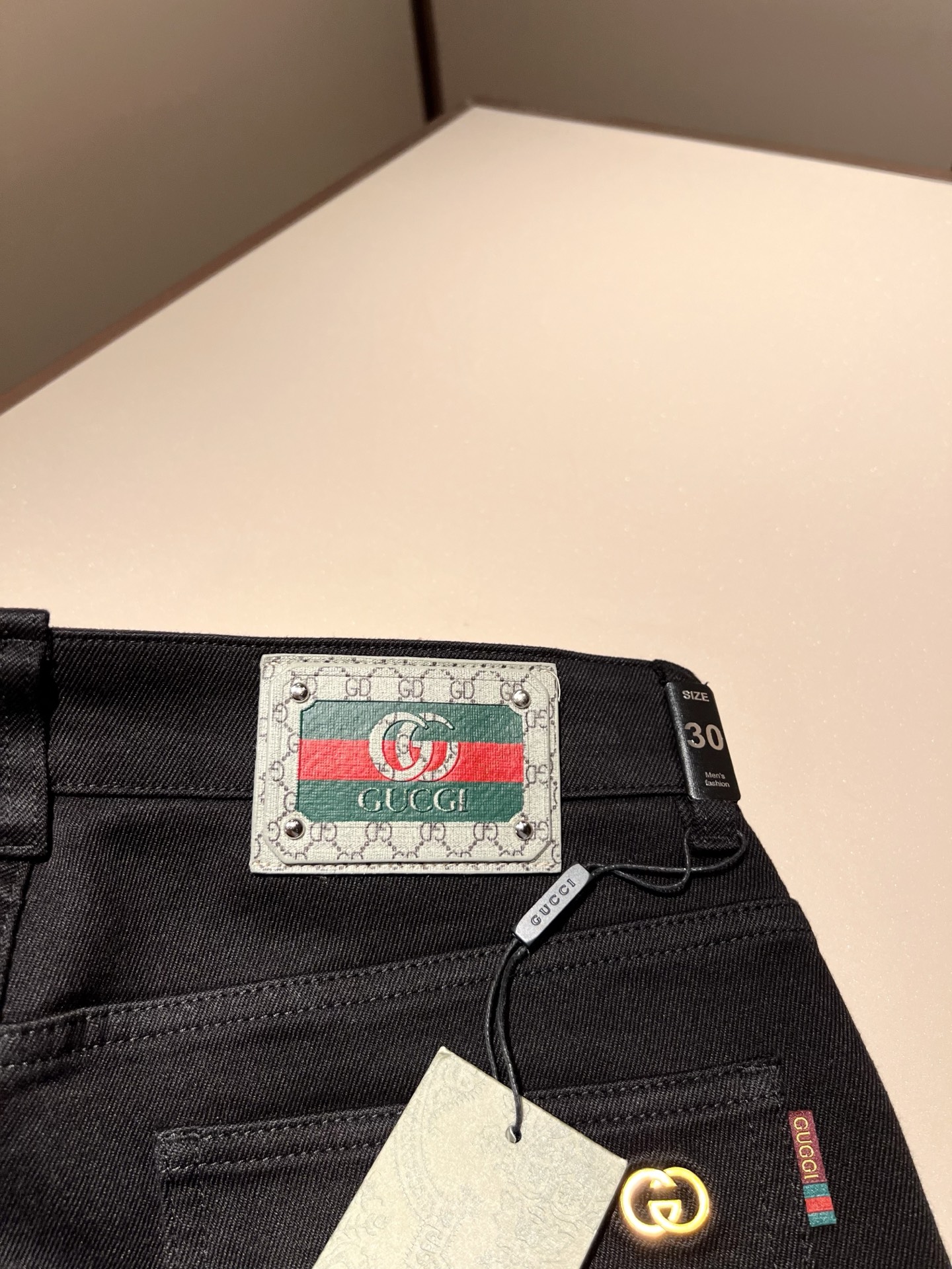 Guc*古奇 2025秋冬新品男士高端休闲百搭四季通勤修身剪裁牛仔裤！对于粉丝来说，这样大气的经典设计足