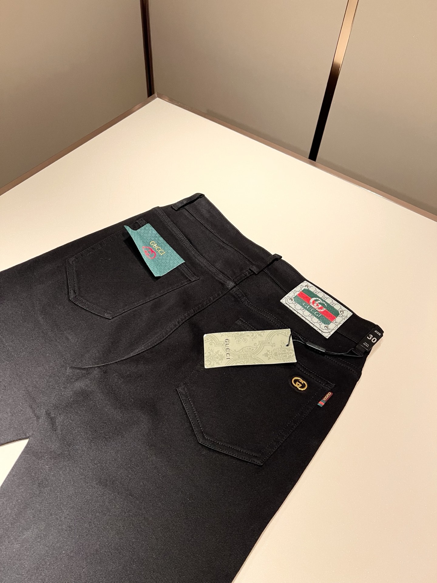 Guc*古奇 2025秋冬新品男士高端休闲百搭四季通勤修身剪裁牛仔裤！对于粉丝来说，这样大气的经典设计足