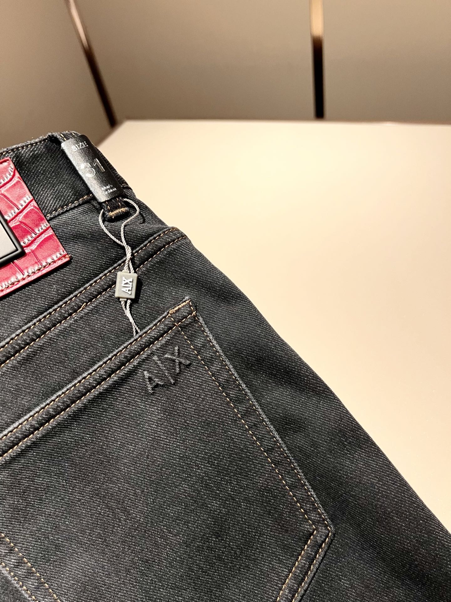 Arman阿*尼2025秋冬新款男士小直筒牛仔裤，贸易公司订单！官网同步 经典之作很好搭配衣服哦 怎么穿