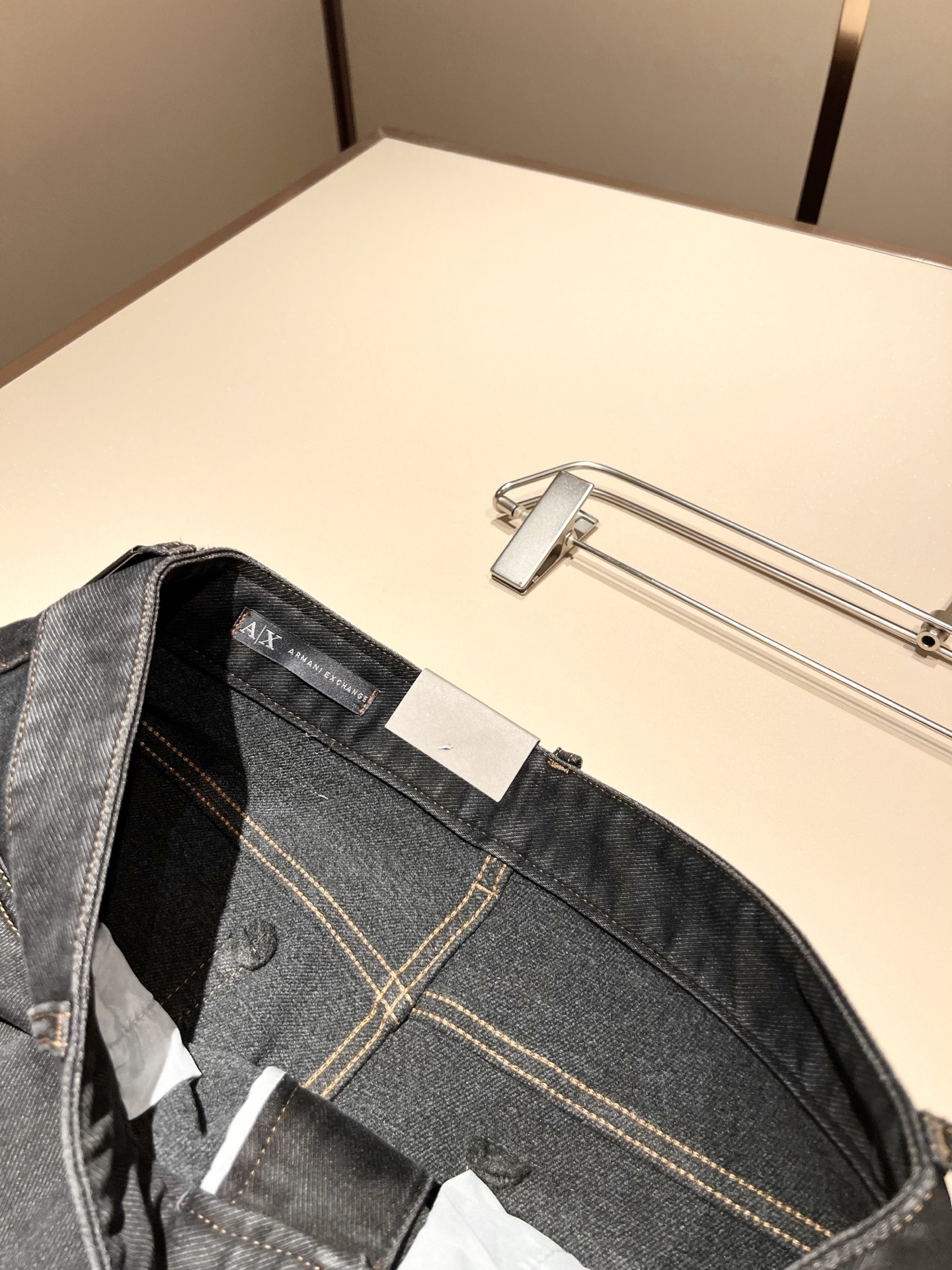 Arman阿*尼2025秋冬新款男士小直筒牛仔裤，贸易公司订单！官网同步 经典之作很好搭配衣服哦 怎么穿