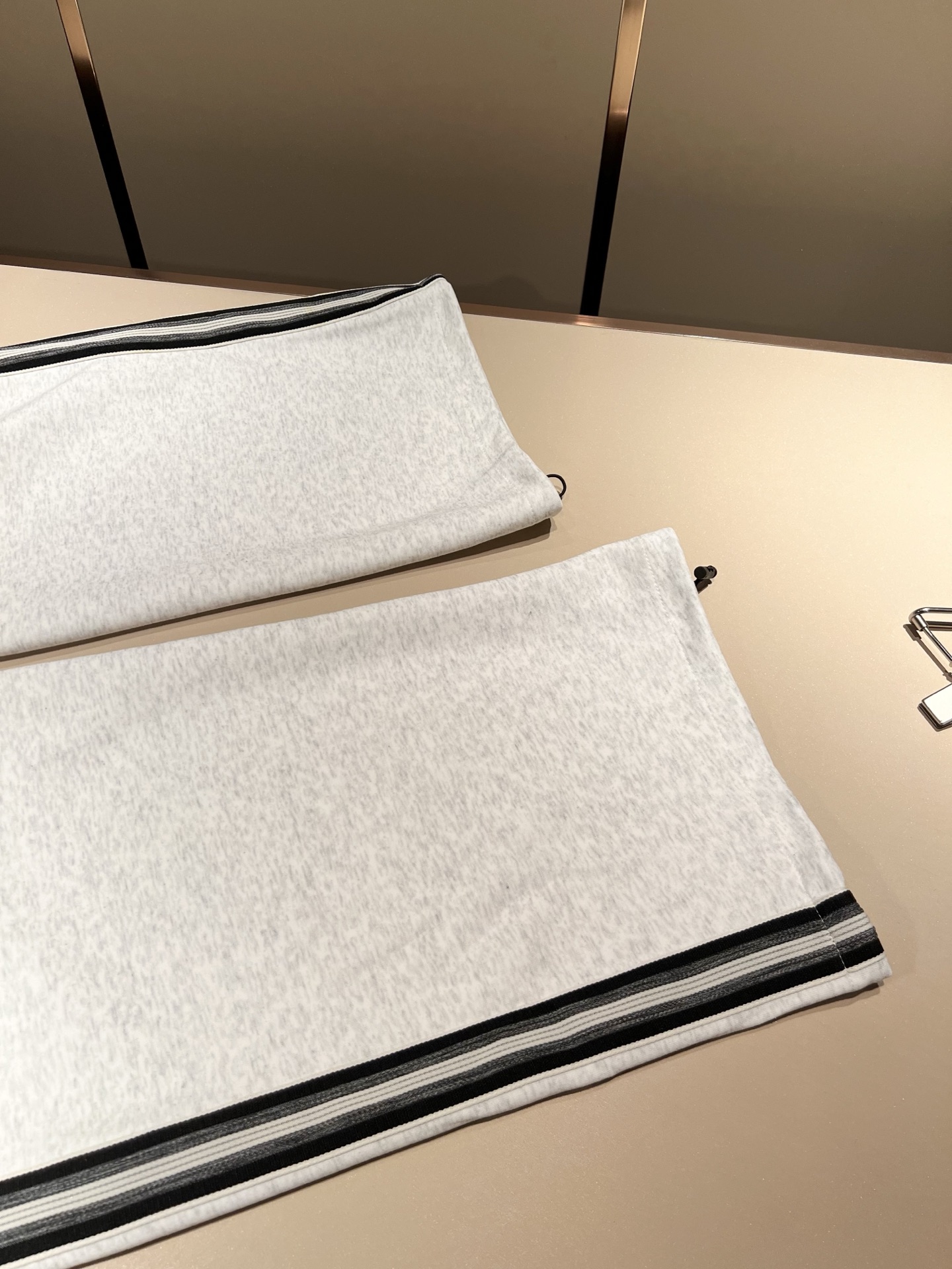 Moncl*r蒙*口 2025秋冬新款男士休闲套装！今年的专柜新品，男士超软面料帅酷爆款 时尚都市百搭款