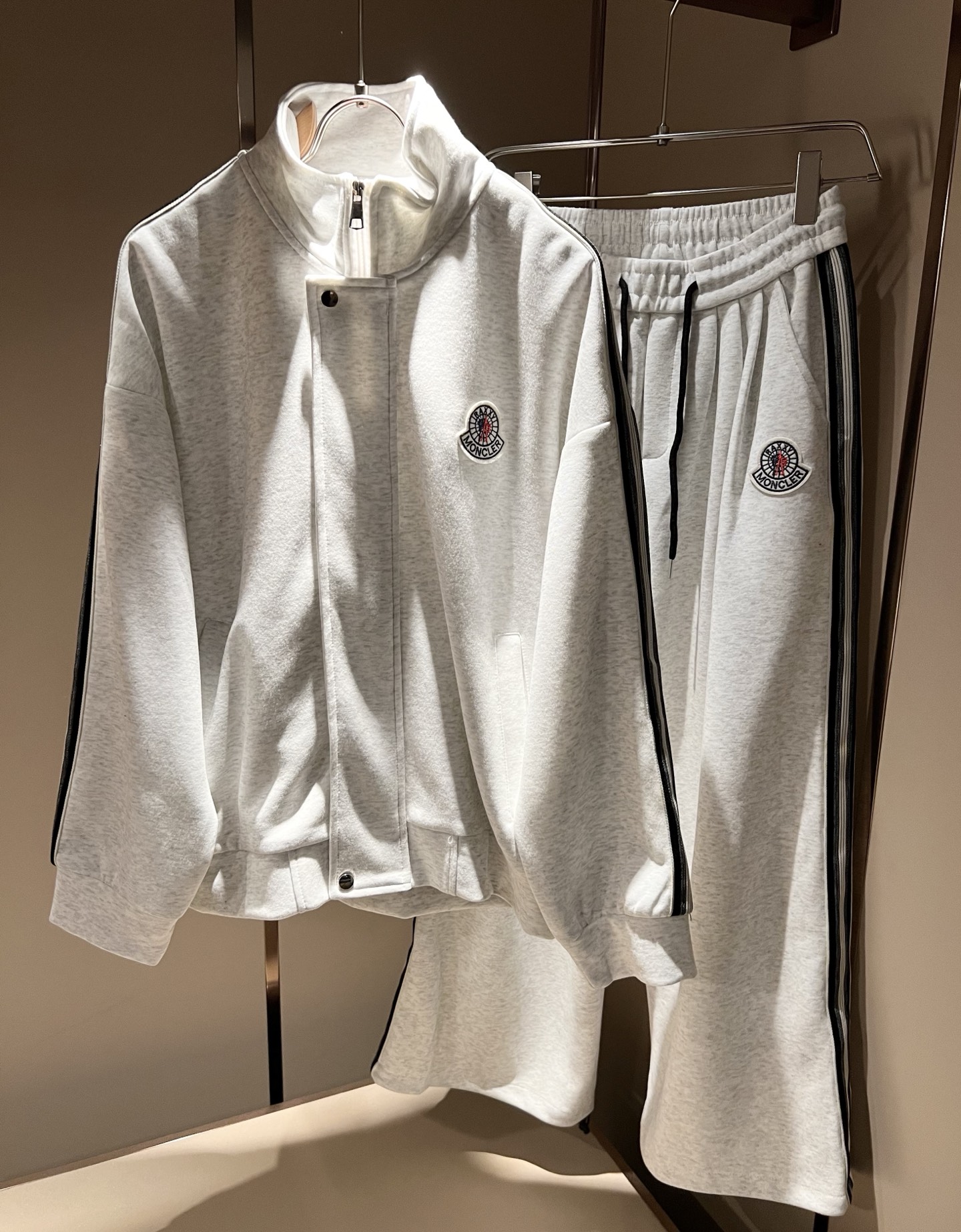 Moncl*r蒙*口 2025秋冬新款男士休闲套装！今年的专柜新品，男士超软面料帅酷爆款 时尚都市百搭款