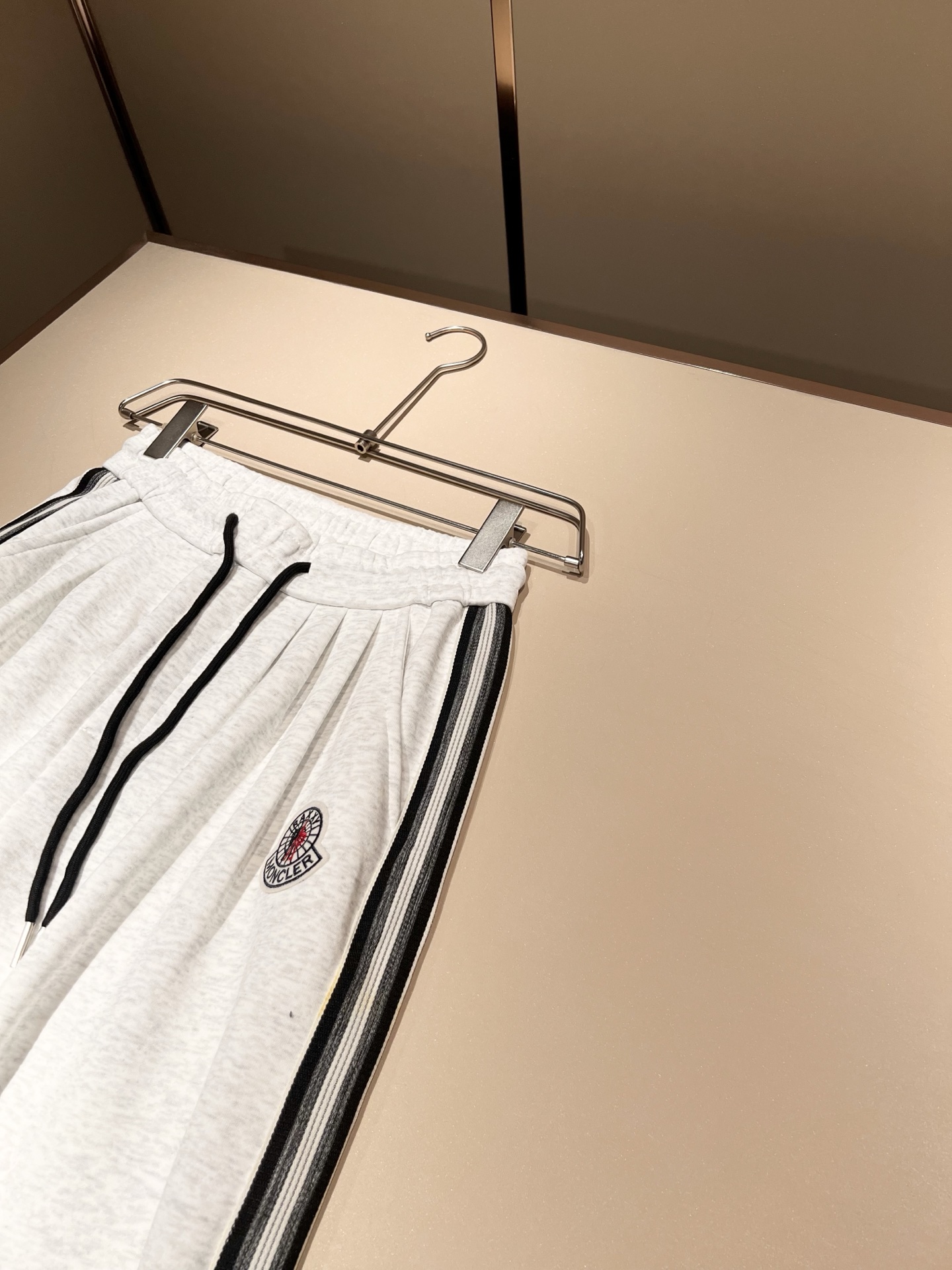 Moncl*r蒙*口 2025秋冬新款男士休闲套装！今年的专柜新品，男士超软面料帅酷爆款 时尚都市百搭款