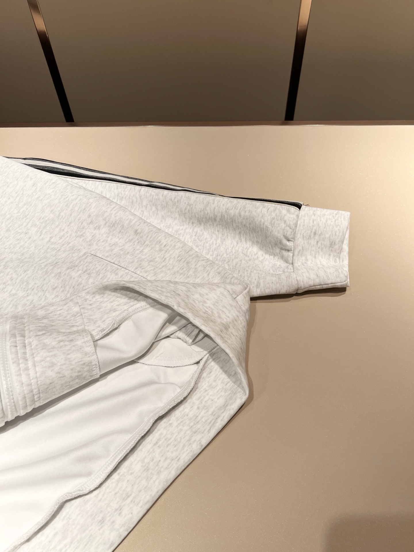 Moncl*r蒙*口 2025秋冬新款男士休闲套装！今年的专柜新品，男士超软面料帅酷爆款 时尚都市百搭款