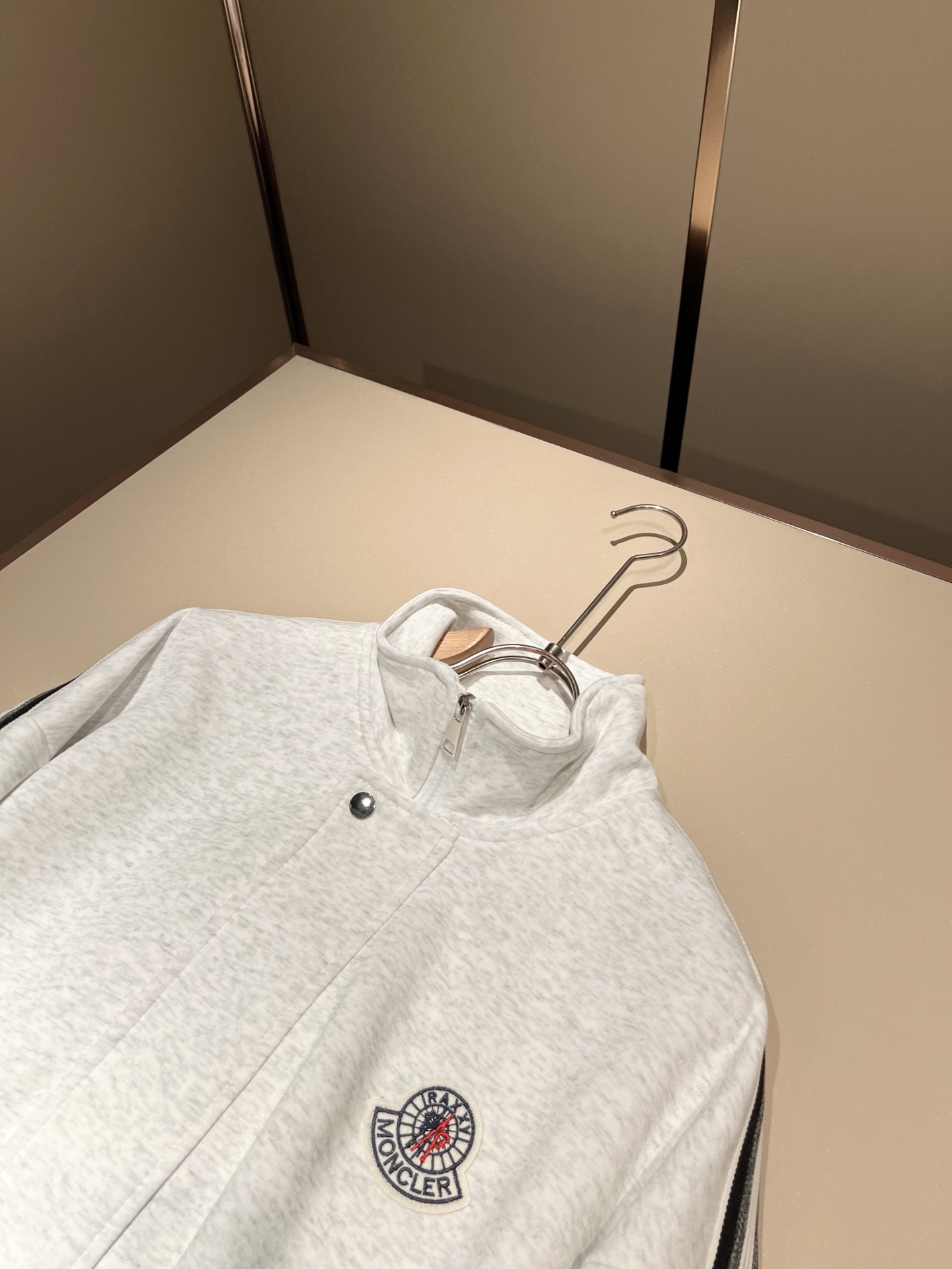 Moncl*r蒙*口 2025秋冬新款男士休闲套装！今年的专柜新品，男士超软面料帅酷爆款 时尚都市百搭款