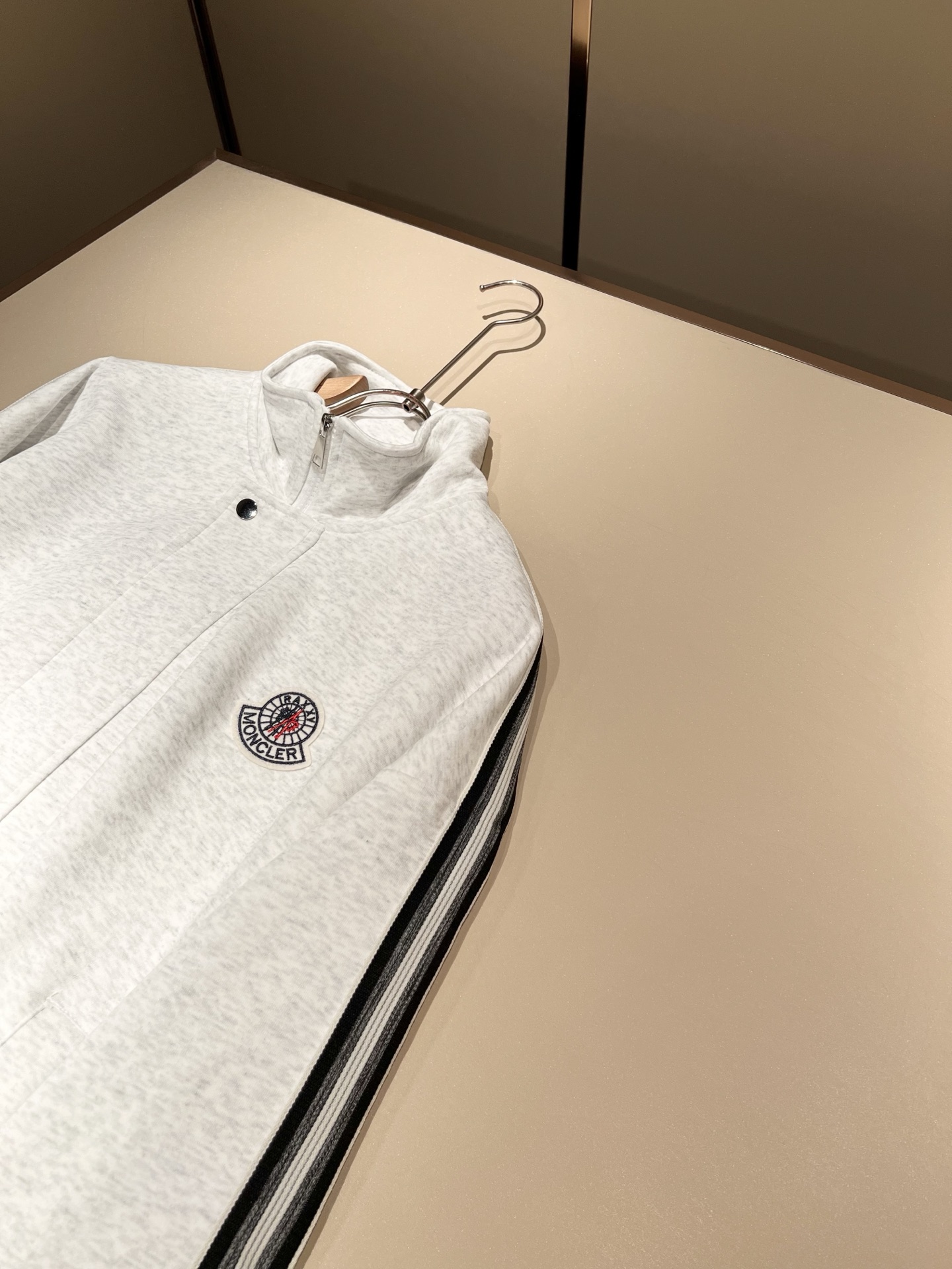 Moncl*r蒙*口 2025秋冬新款男士休闲套装！今年的专柜新品，男士超软面料帅酷爆款 时尚都市百搭款