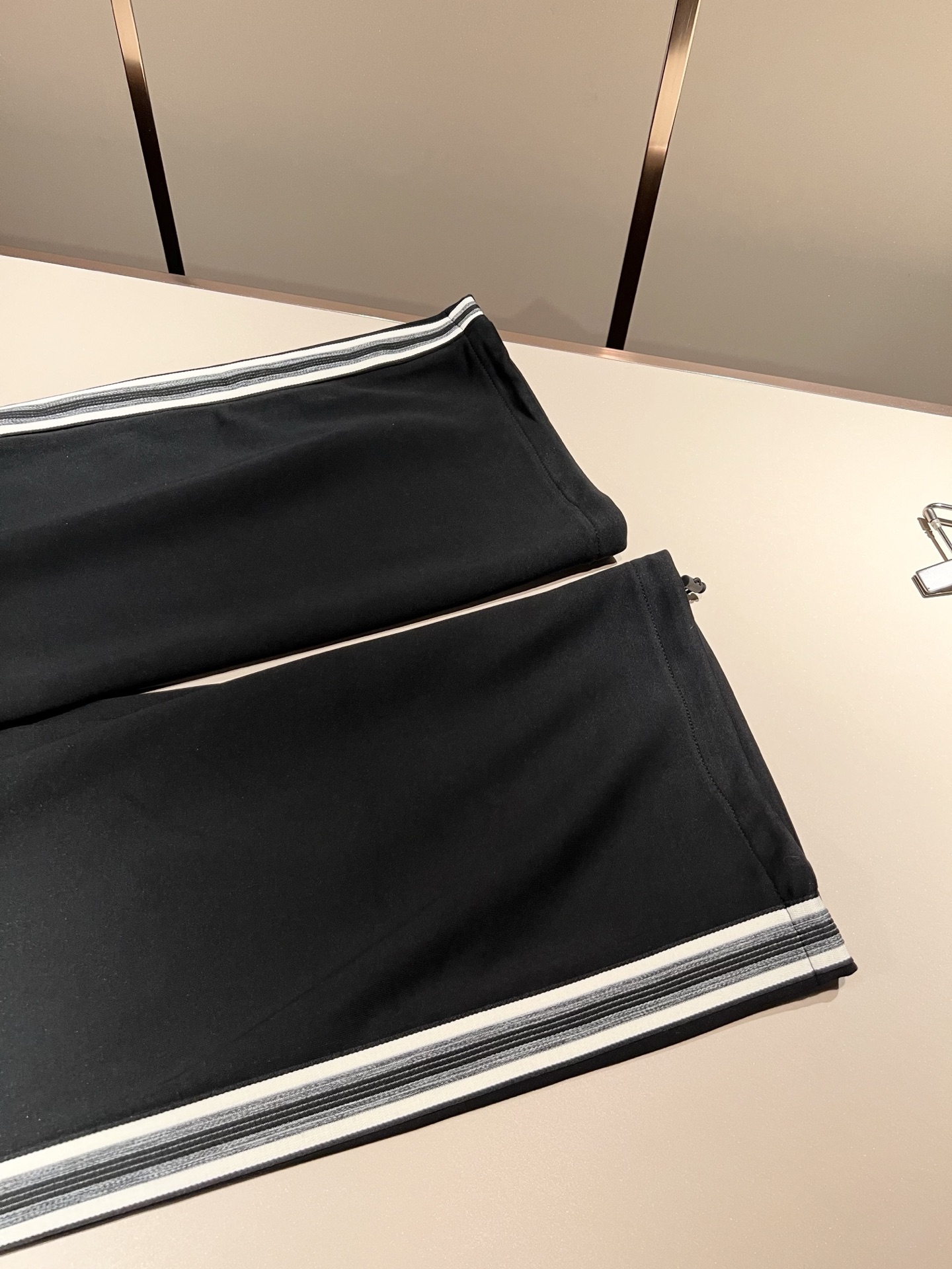 Moncl*r蒙*口 2025秋冬新款男士休闲套装！今年的专柜新品，男士超软面料帅酷爆款 时尚都市百搭款