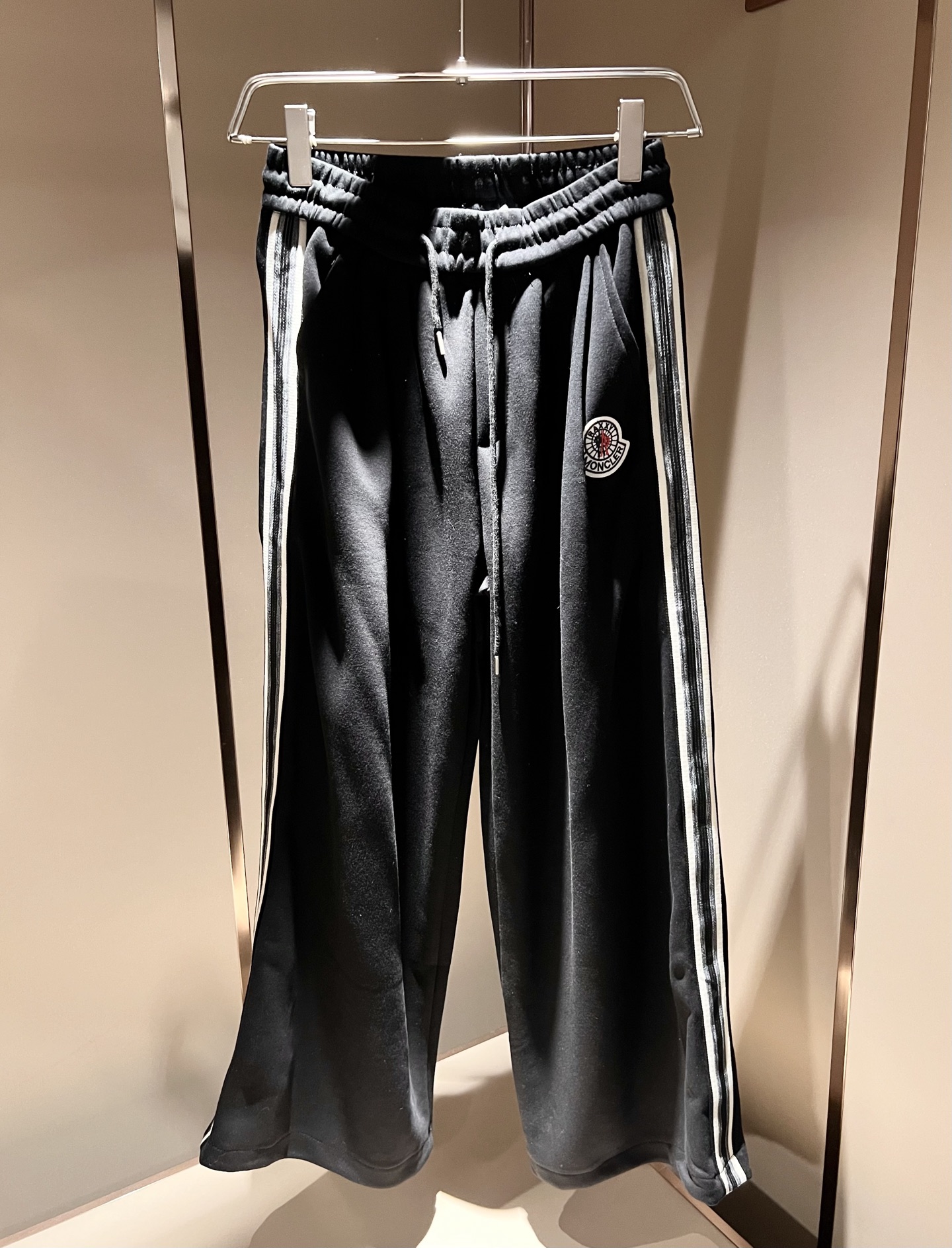 Moncl*r蒙*口 2025秋冬新款男士休闲套装！今年的专柜新品，男士超软面料帅酷爆款 时尚都市百搭款