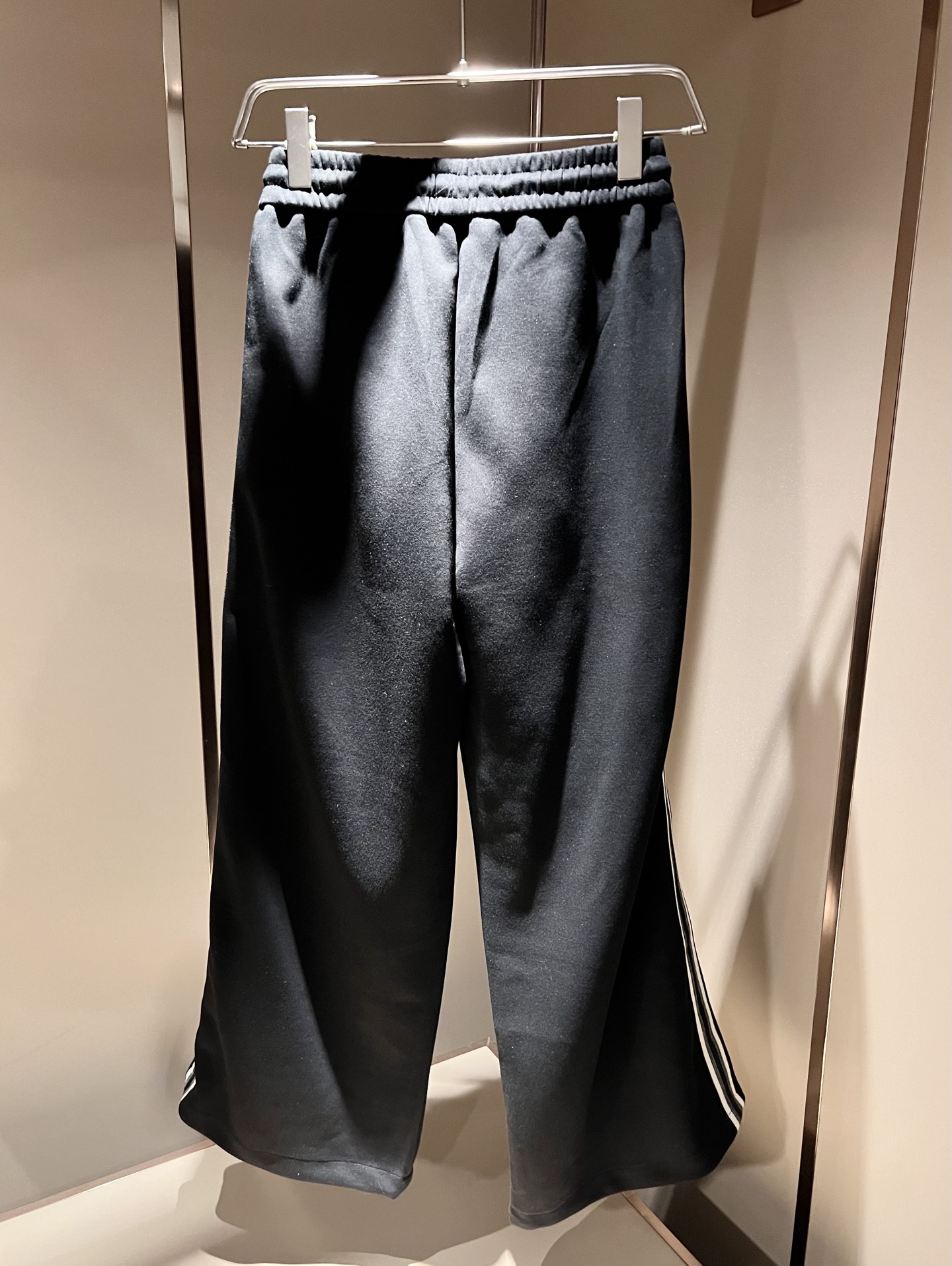 Moncl*r蒙*口 2025秋冬新款男士休闲套装！今年的专柜新品，男士超软面料帅酷爆款 时尚都市百搭款