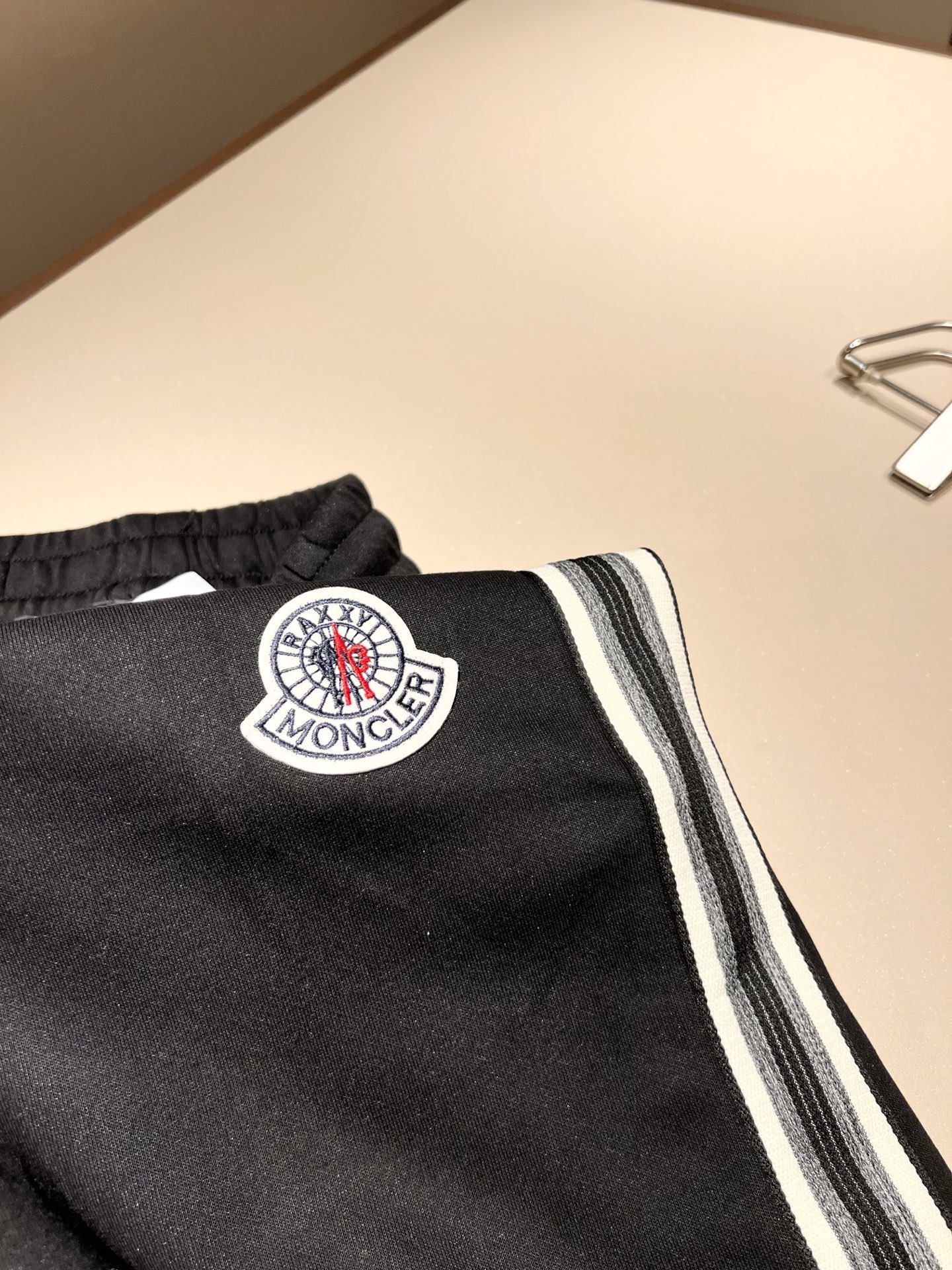 Moncl*r蒙*口 2025秋冬新款男士休闲套装！今年的专柜新品，男士超软面料帅酷爆款 时尚都市百搭款