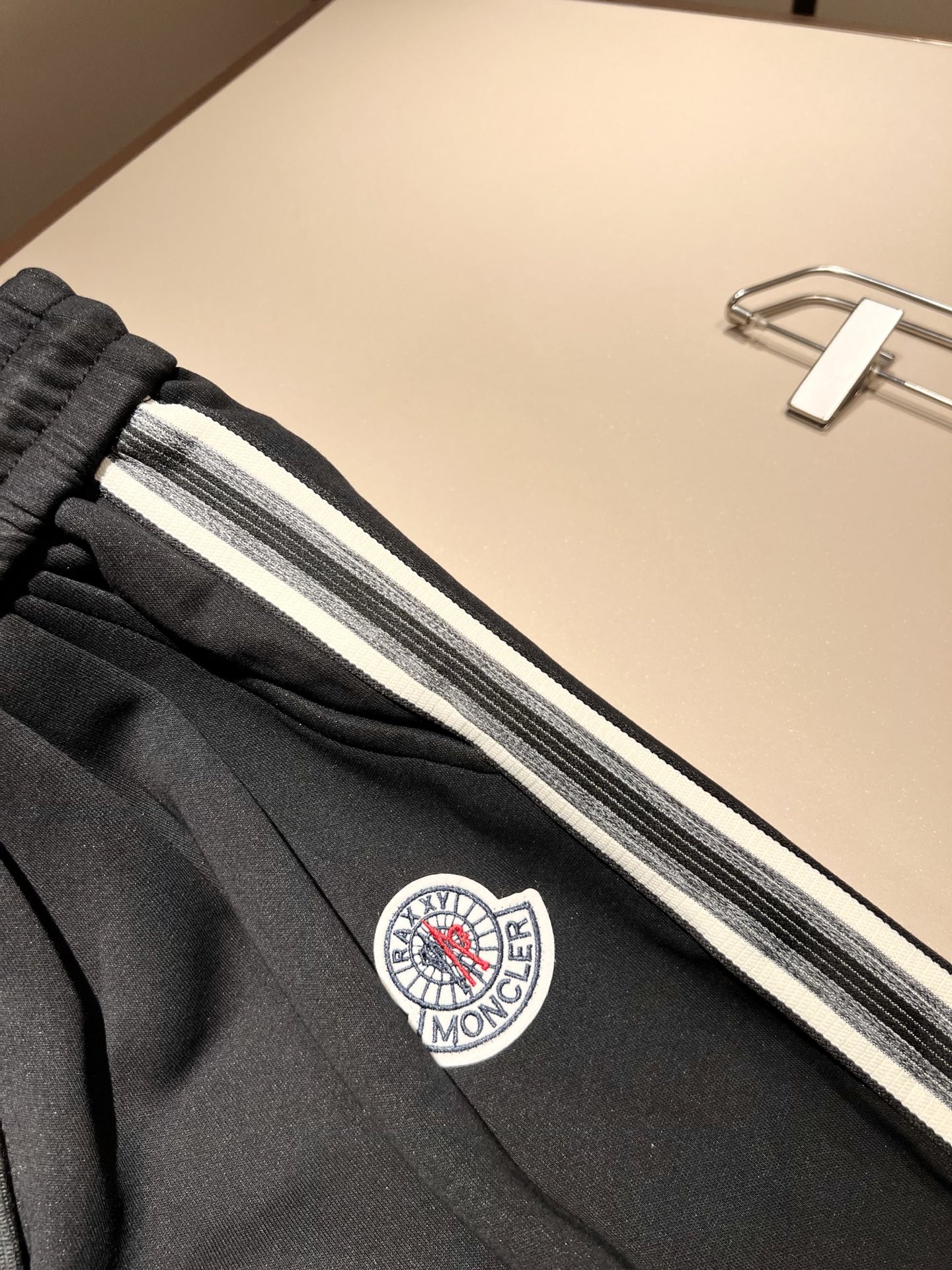 Moncl*r蒙*口 2025秋冬新款男士休闲套装！今年的专柜新品，男士超软面料帅酷爆款 时尚都市百搭款