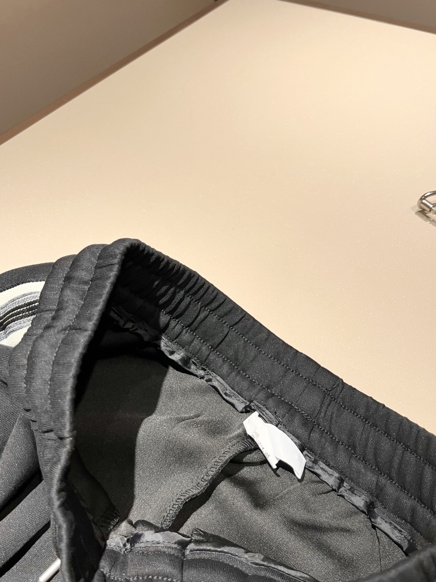 Moncl*r蒙*口 2025秋冬新款男士休闲套装！今年的专柜新品，男士超软面料帅酷爆款 时尚都市百搭款