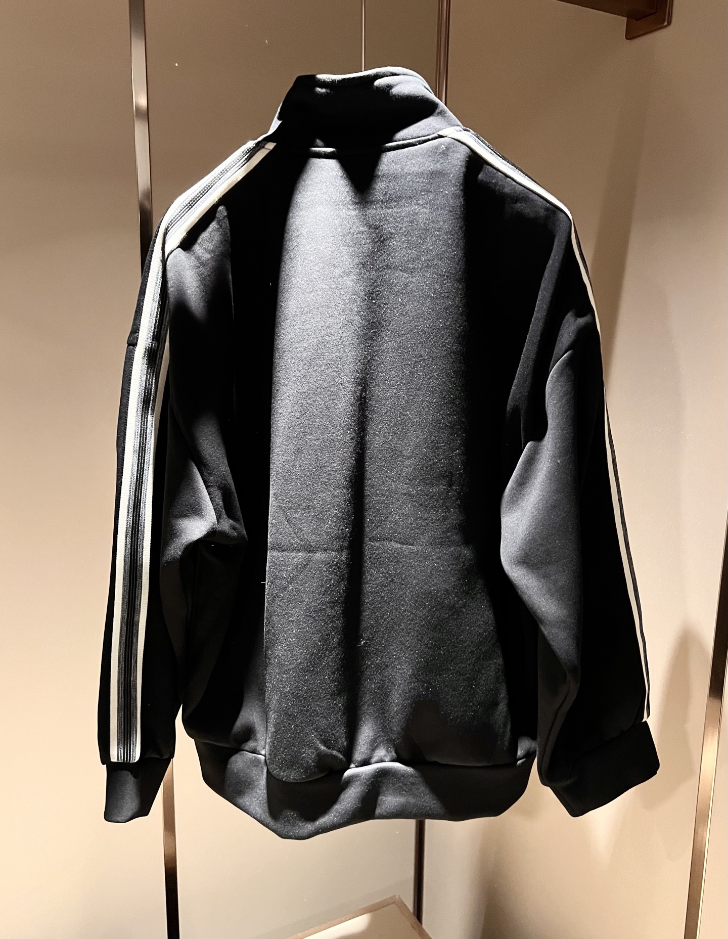 Moncl*r蒙*口 2025秋冬新款男士休闲套装！今年的专柜新品，男士超软面料帅酷爆款 时尚都市百搭款