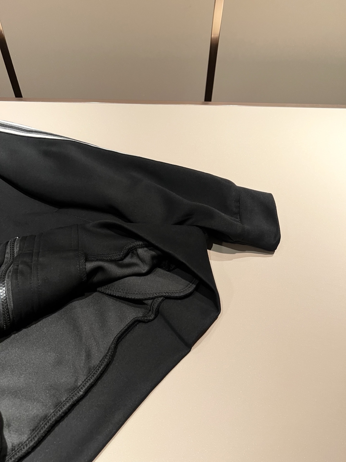 Moncl*r蒙*口 2025秋冬新款男士休闲套装！今年的专柜新品，男士超软面料帅酷爆款 时尚都市百搭款