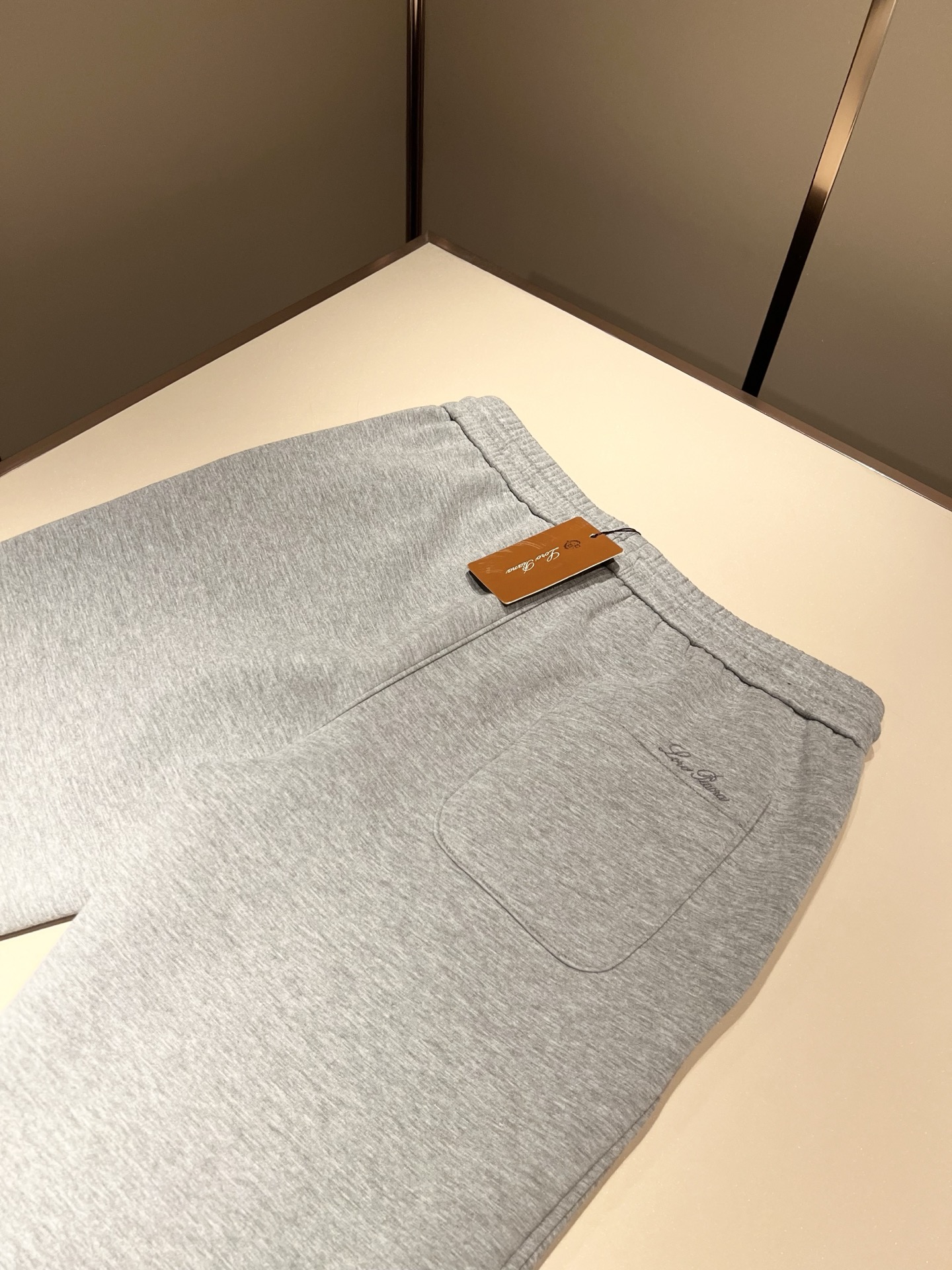 Loro Piana诺悠翩雅 2025秋冬男士套装，最新的贸易订单全品相！！网红款！上身舒适透气，不僵硬