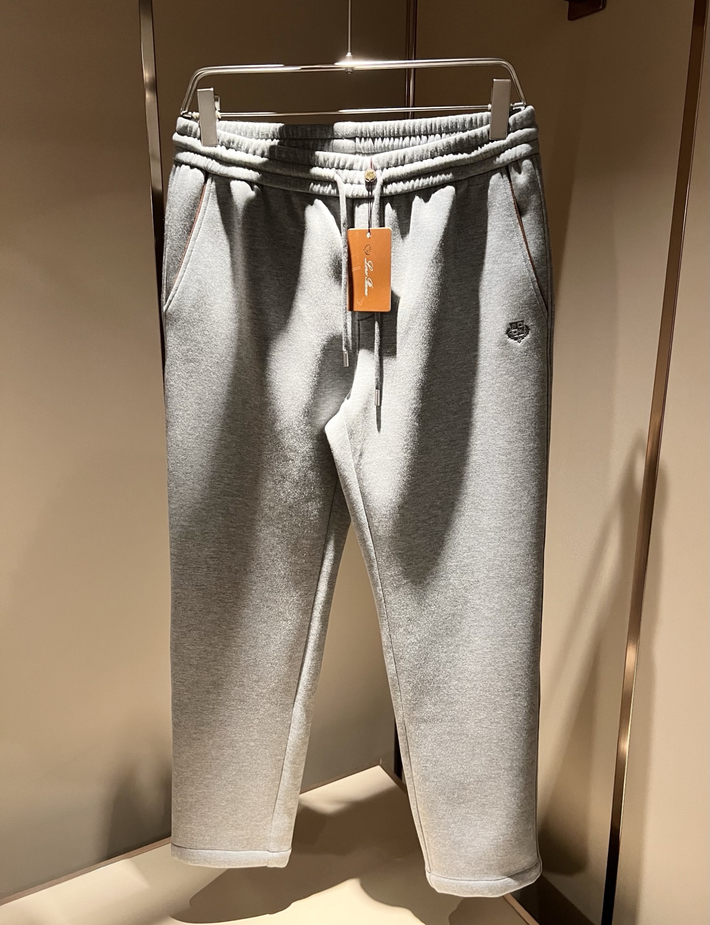 Loro Piana诺悠翩雅 2025秋冬男士套装，最新的贸易订单全品相！！网红款！上身舒适透气，不僵硬