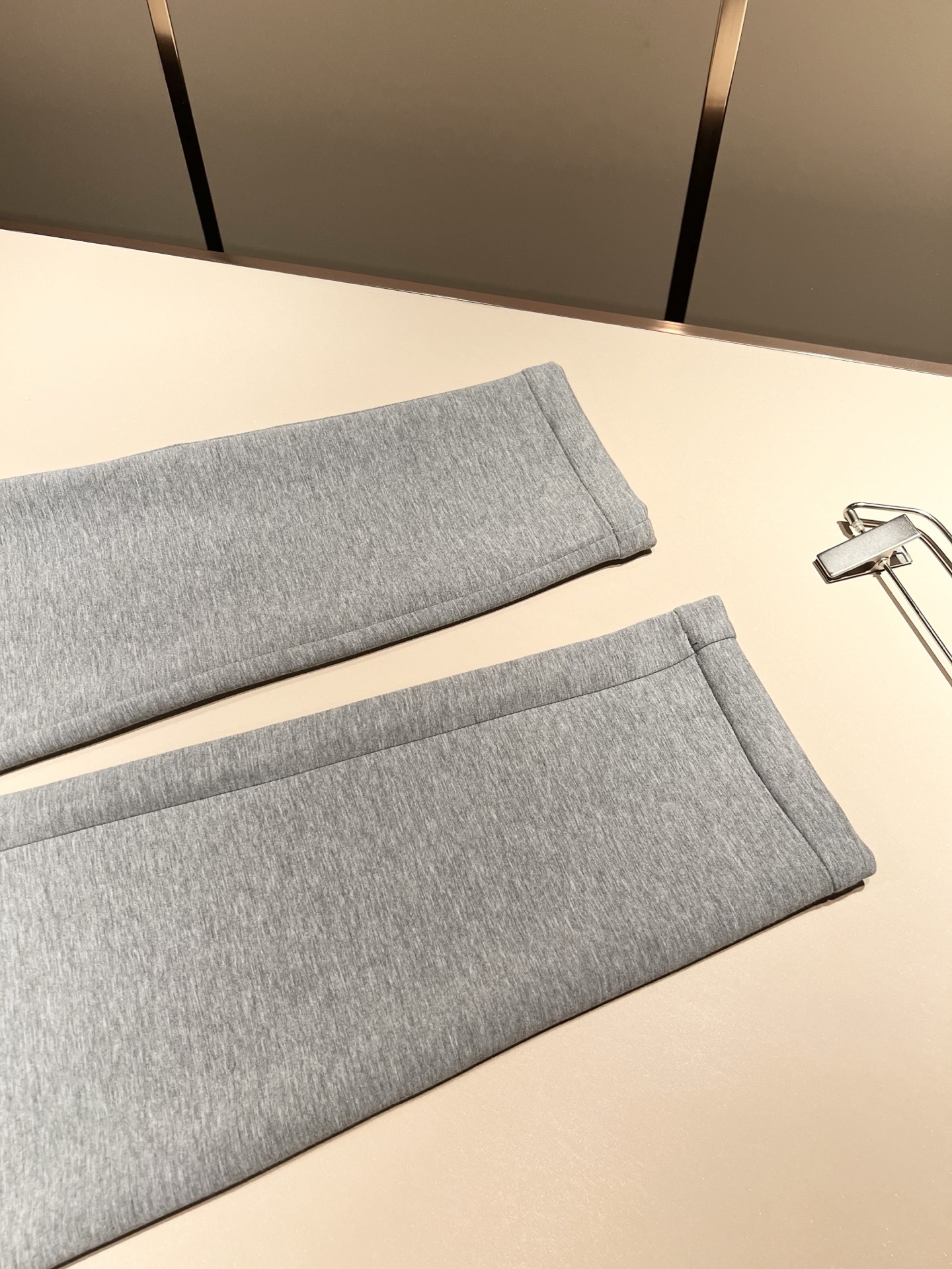 Loro Piana诺悠翩雅 2025秋冬男士套装，最新的贸易订单全品相！！网红款！上身舒适透气，不僵硬