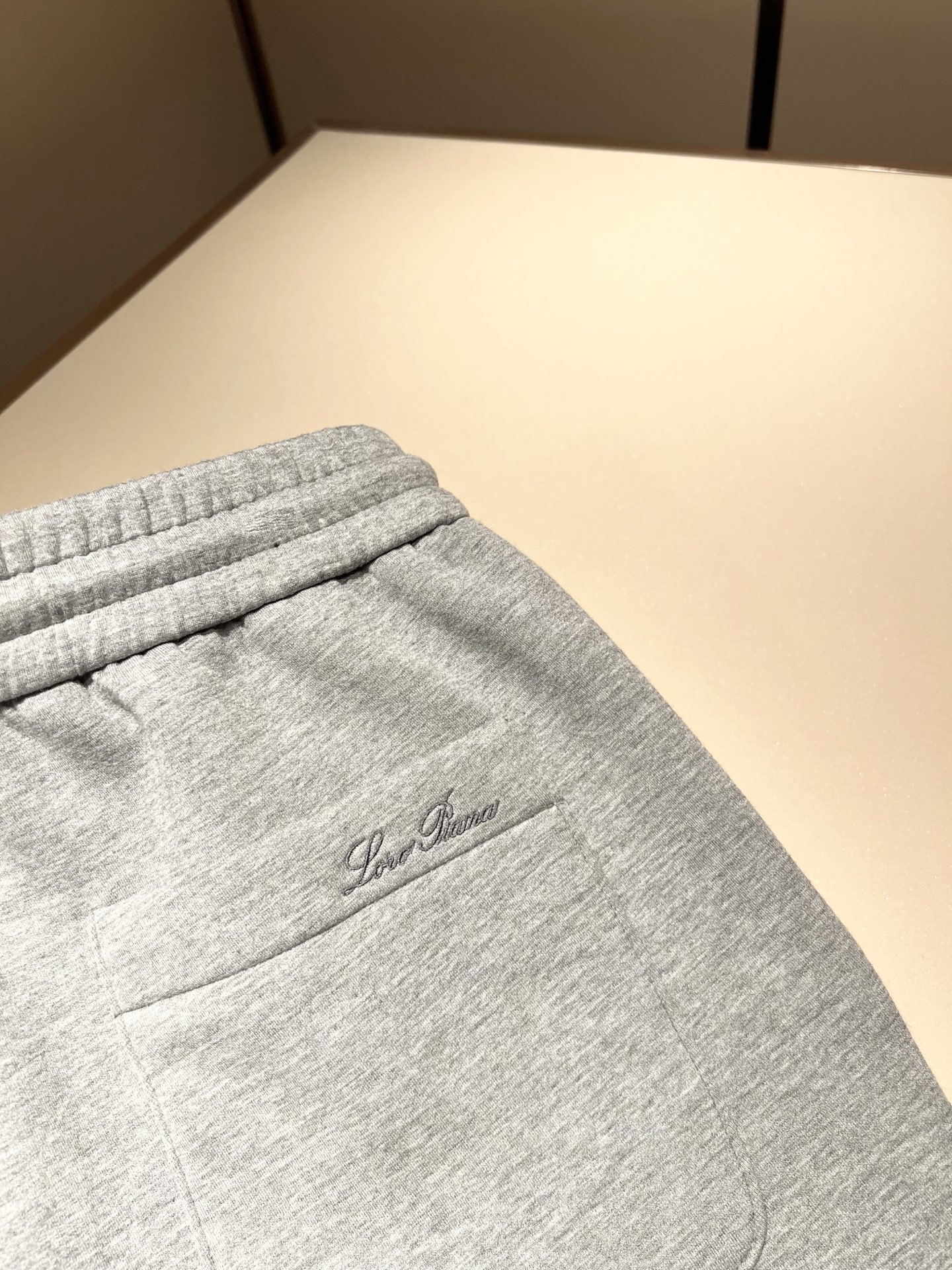 Loro Piana诺悠翩雅 2025秋冬男士套装，最新的贸易订单全品相！！网红款！上身舒适透气，不僵硬